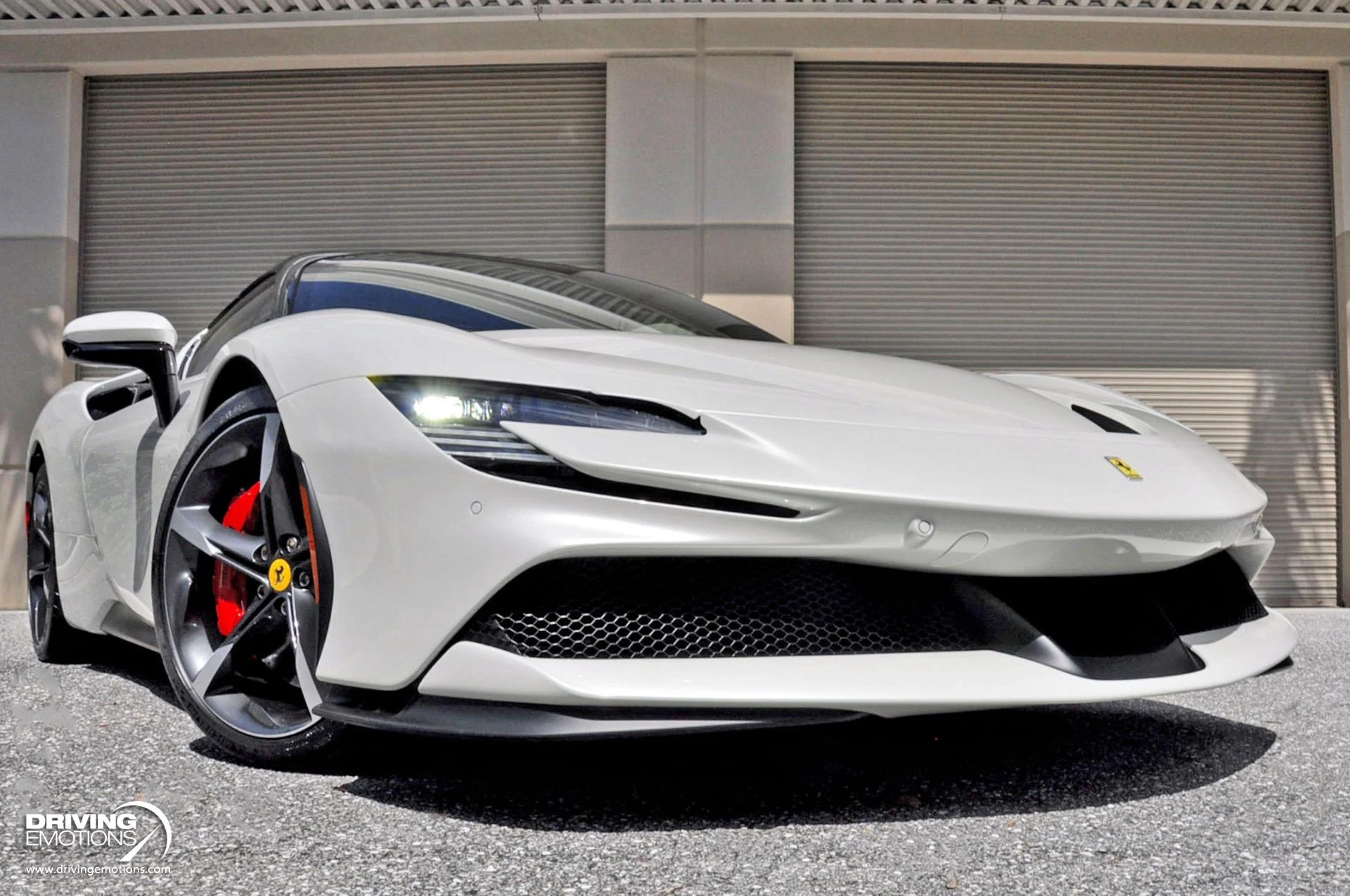 mph070_1101683723_859_p71_l_5f82ef72ad