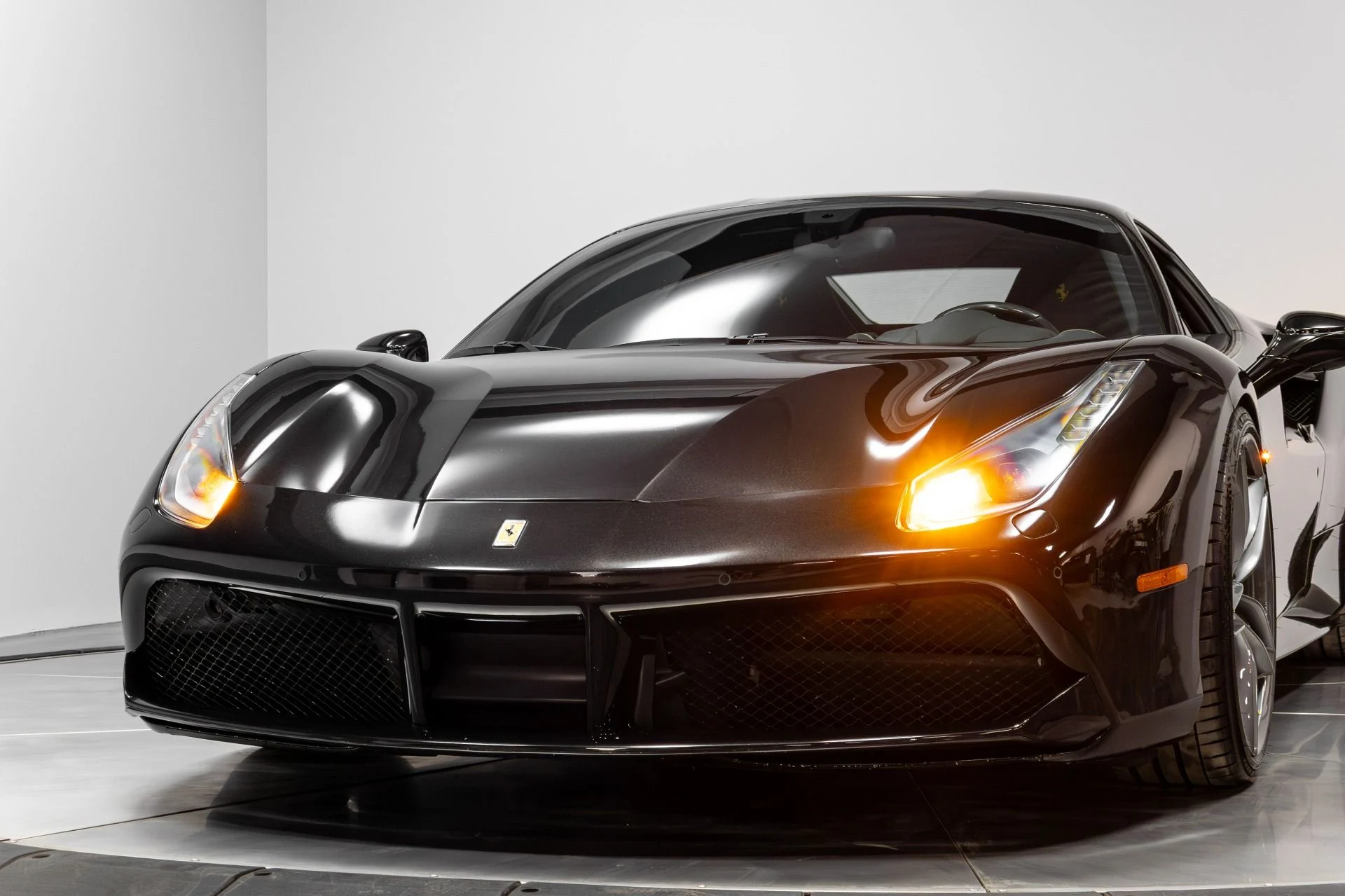 mph070_1116290010_Used_2018_Ferrari_488_GTB_Base_1771040686_5249f128fb