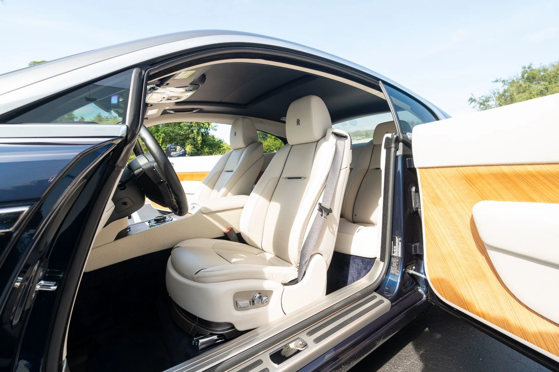 mph070_1292003275_Used_2016_Rolls_Royce_Wraith_1762887509_0b72b8601d