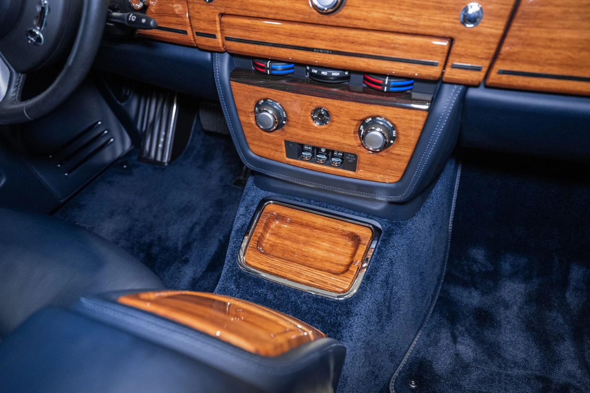 mph070_1293812421_Used_2011_Rolls_Royce_Phantom_1782236449_e4b047cc38