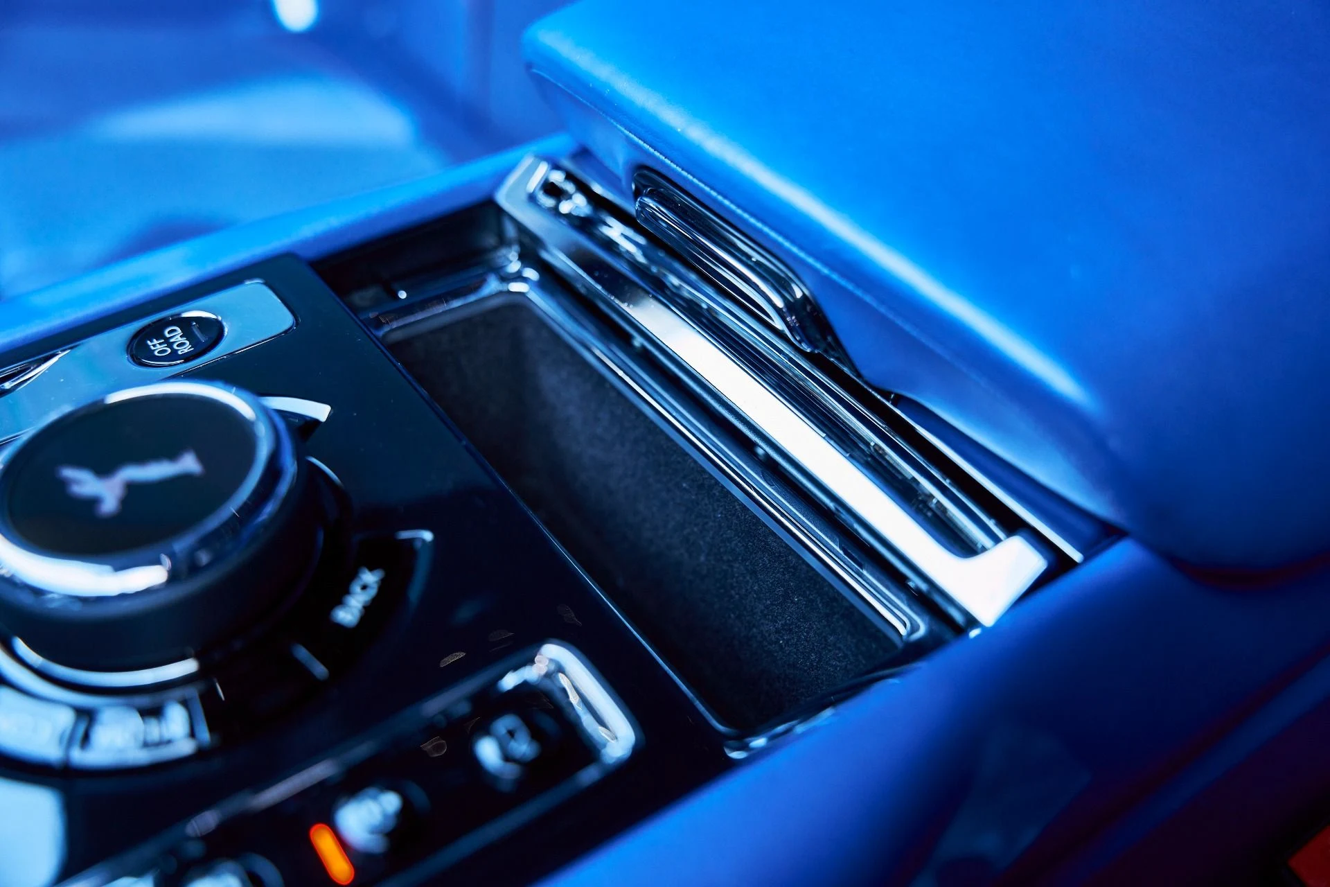 mph070_1330249081_Used_2021_Rolls_Royce_Cullinan_Base_1770692289_a7d0d835f4