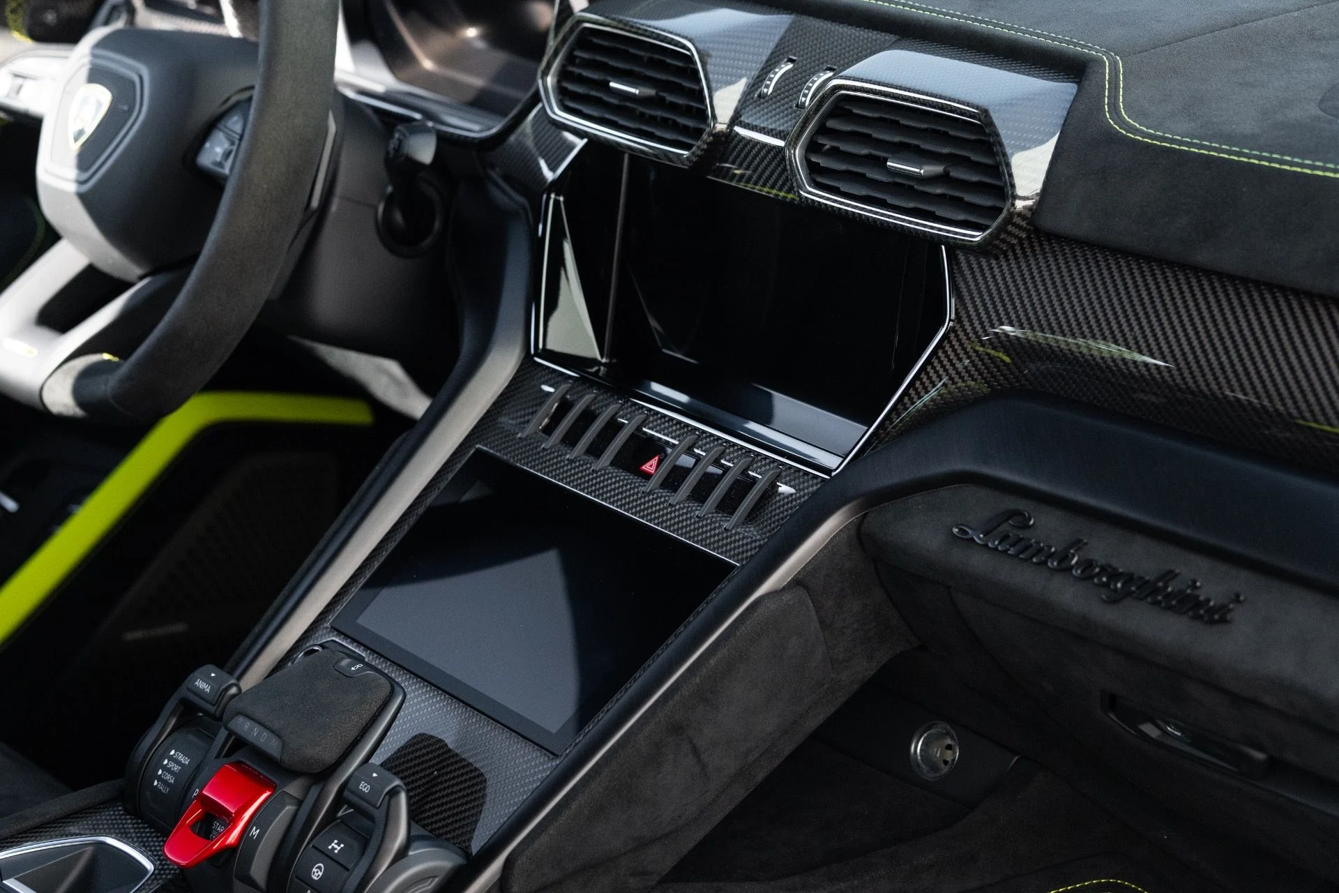 mph070_13602868_Used_2023_Lamborghini_Urus_Performante_1771690657_7816acf88c