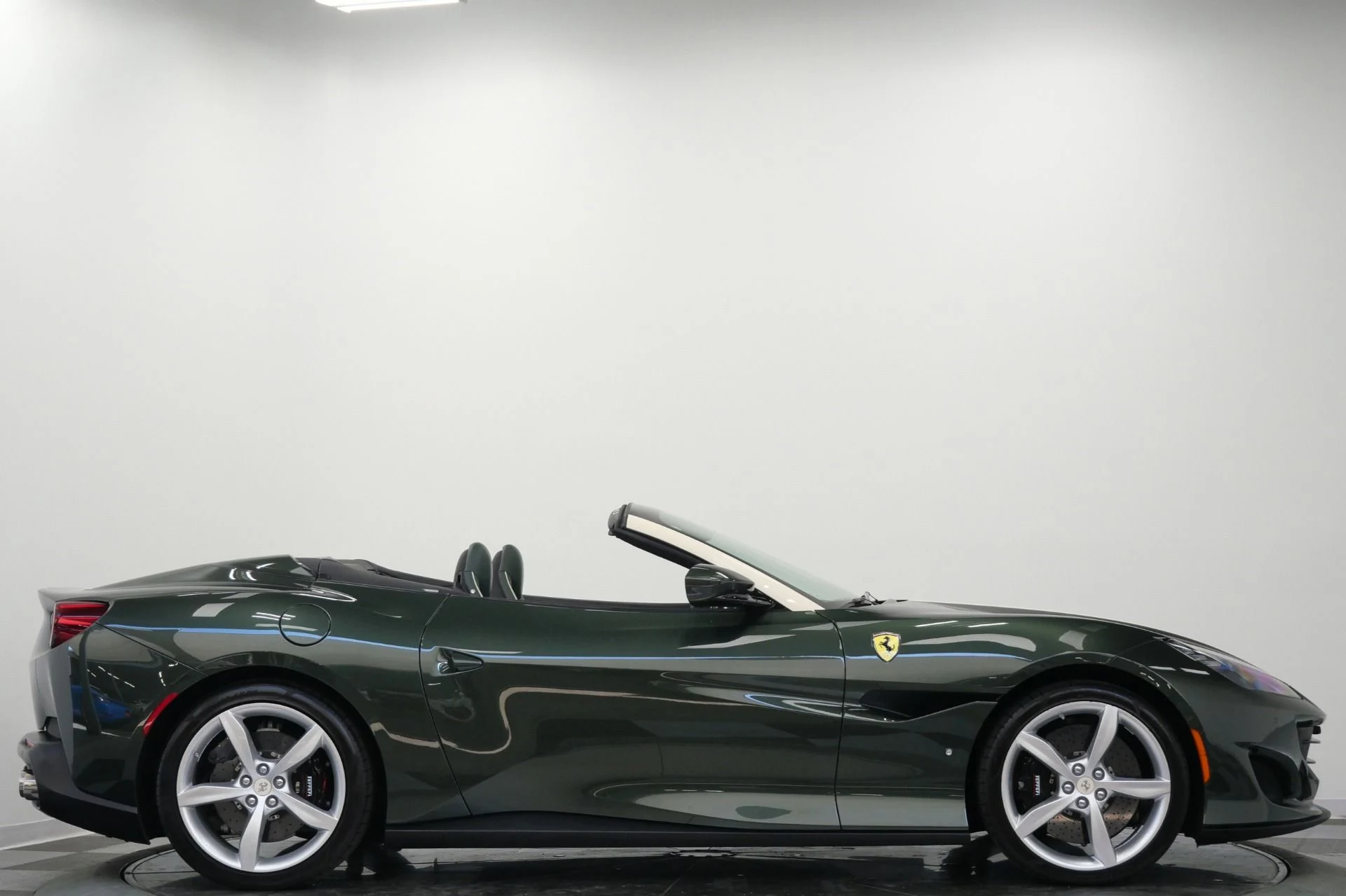 mph070_1503141804_Used_2019_Ferrari_Portofino_Tailor_Made_in_NYC_Unique_Exterior_and_Interior_Colors_Amazing_1779827037_4a44c5f6c2