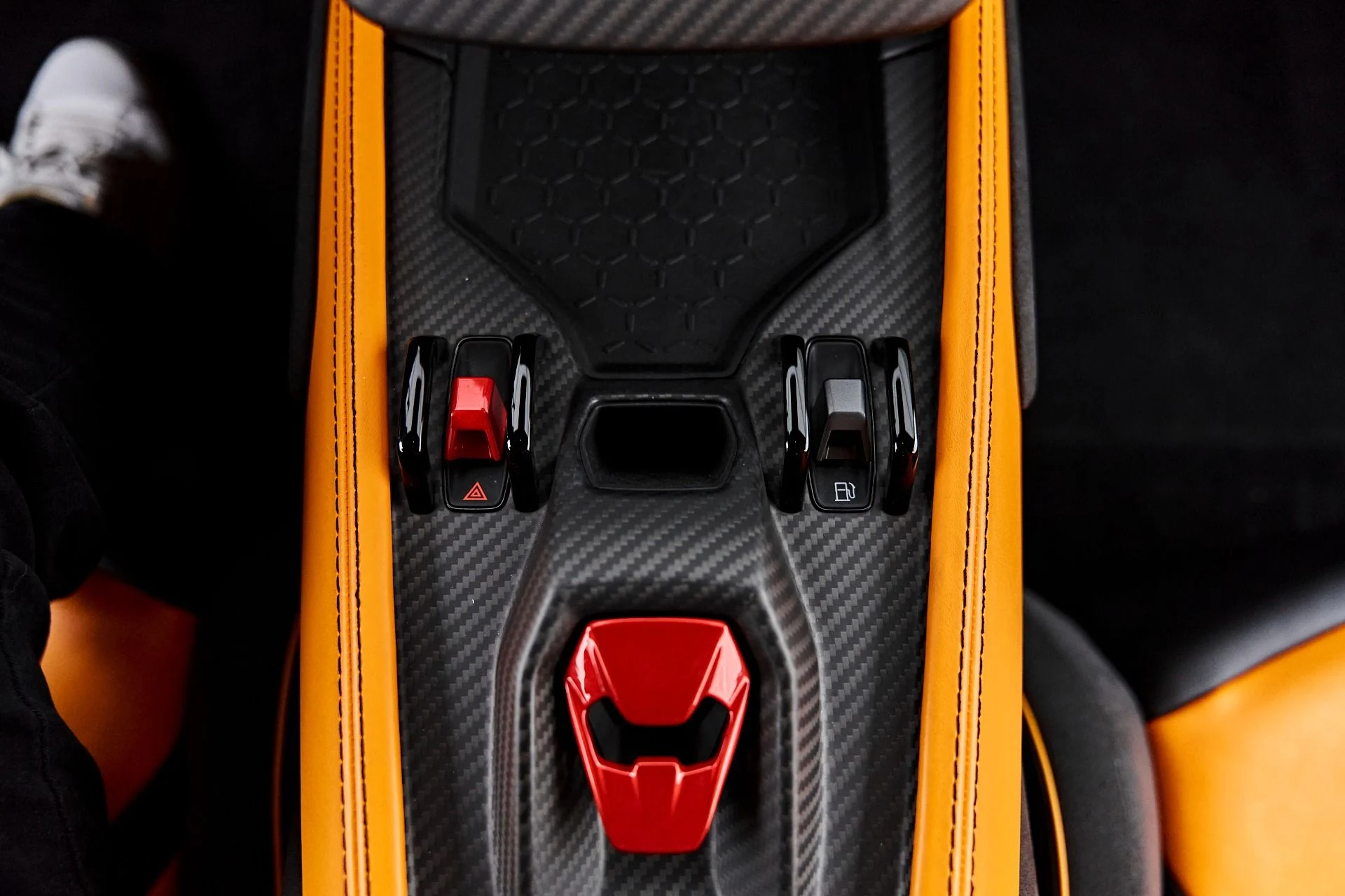mph070_1526081374_Used_2024_Lamborghini_Revuelto_Base_1789623497_c0d8403d61