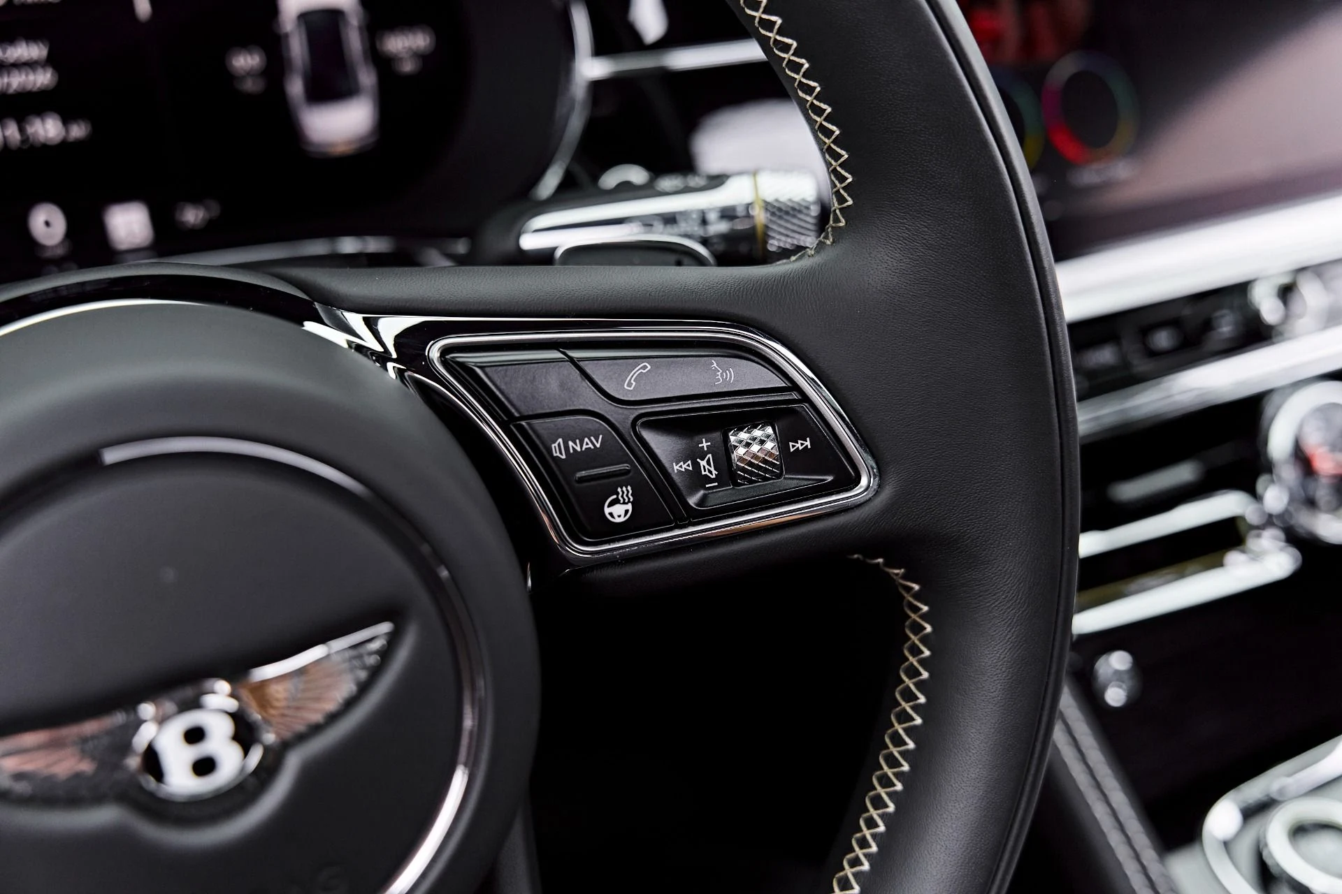 mph070_1609040586_Used_2023_Bentley_Flying_Spur_V8_1789628157_784f2e3e1b