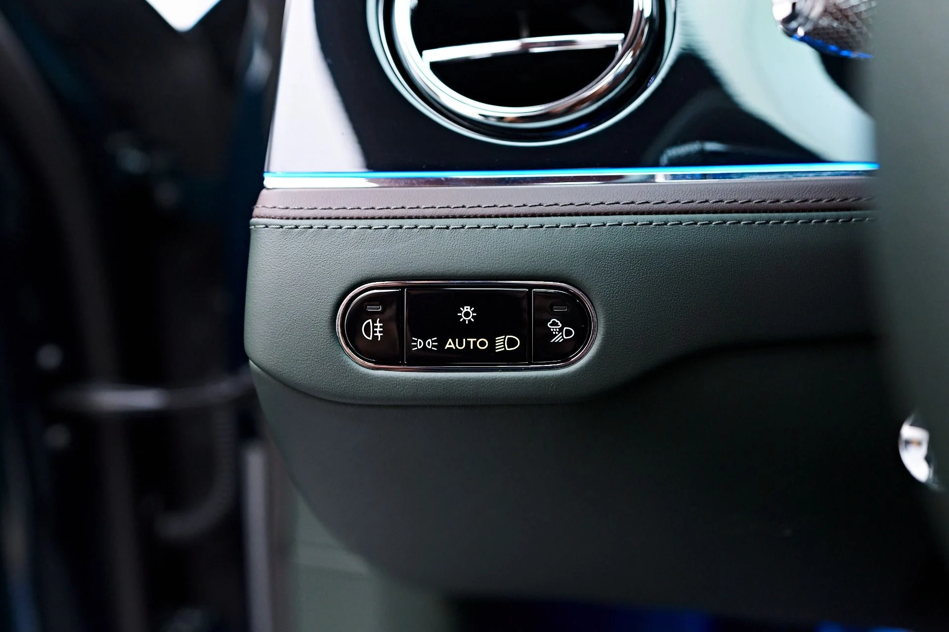 mph070_1683000105_Used_2024_Bentley_Flying_Spur_Mulliner_W12_1756173526_b57fd1b99b