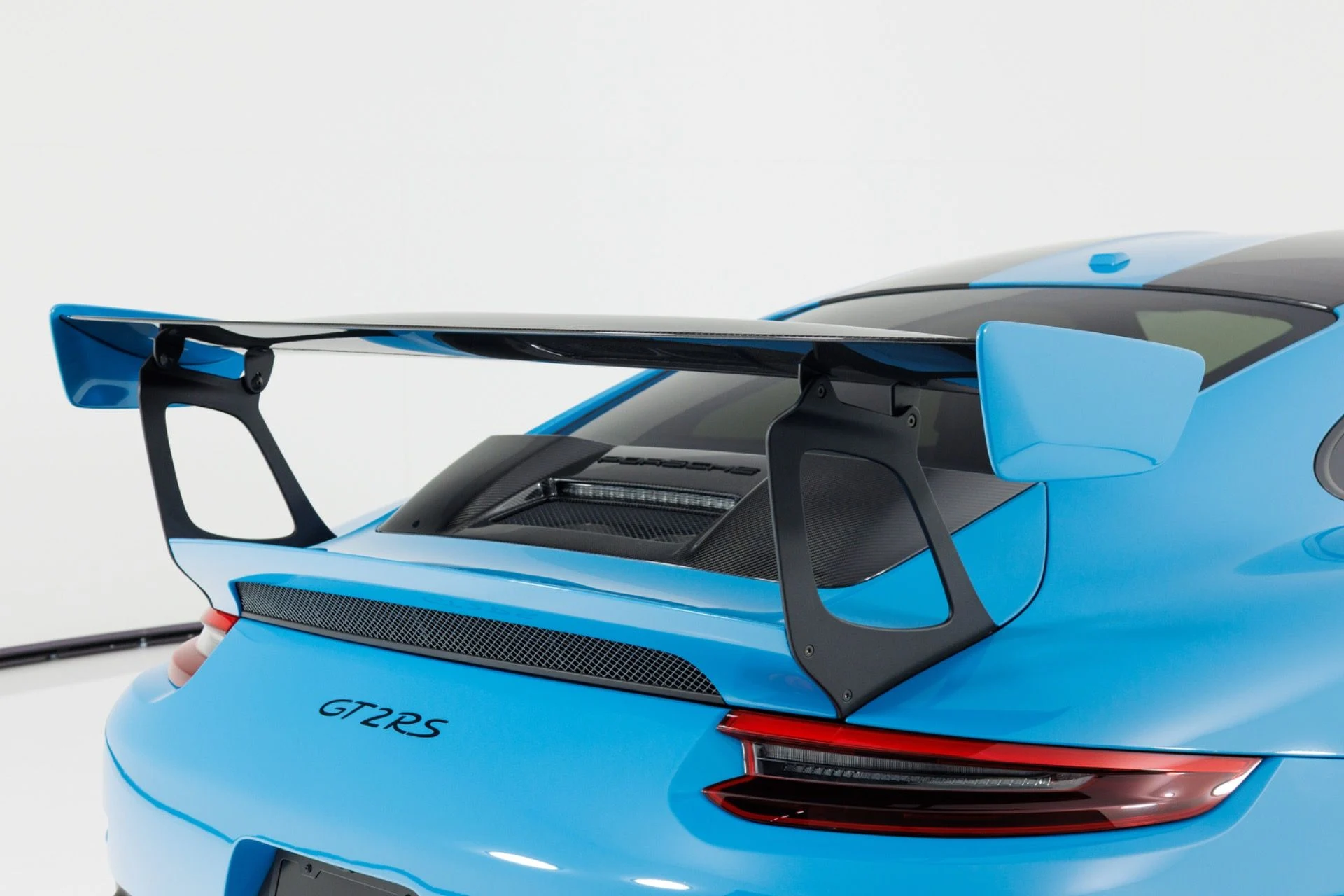 mph070_1726861967_Used_2018_Porsche_911_GT_2_RS_1783631648_52dbb4fcee