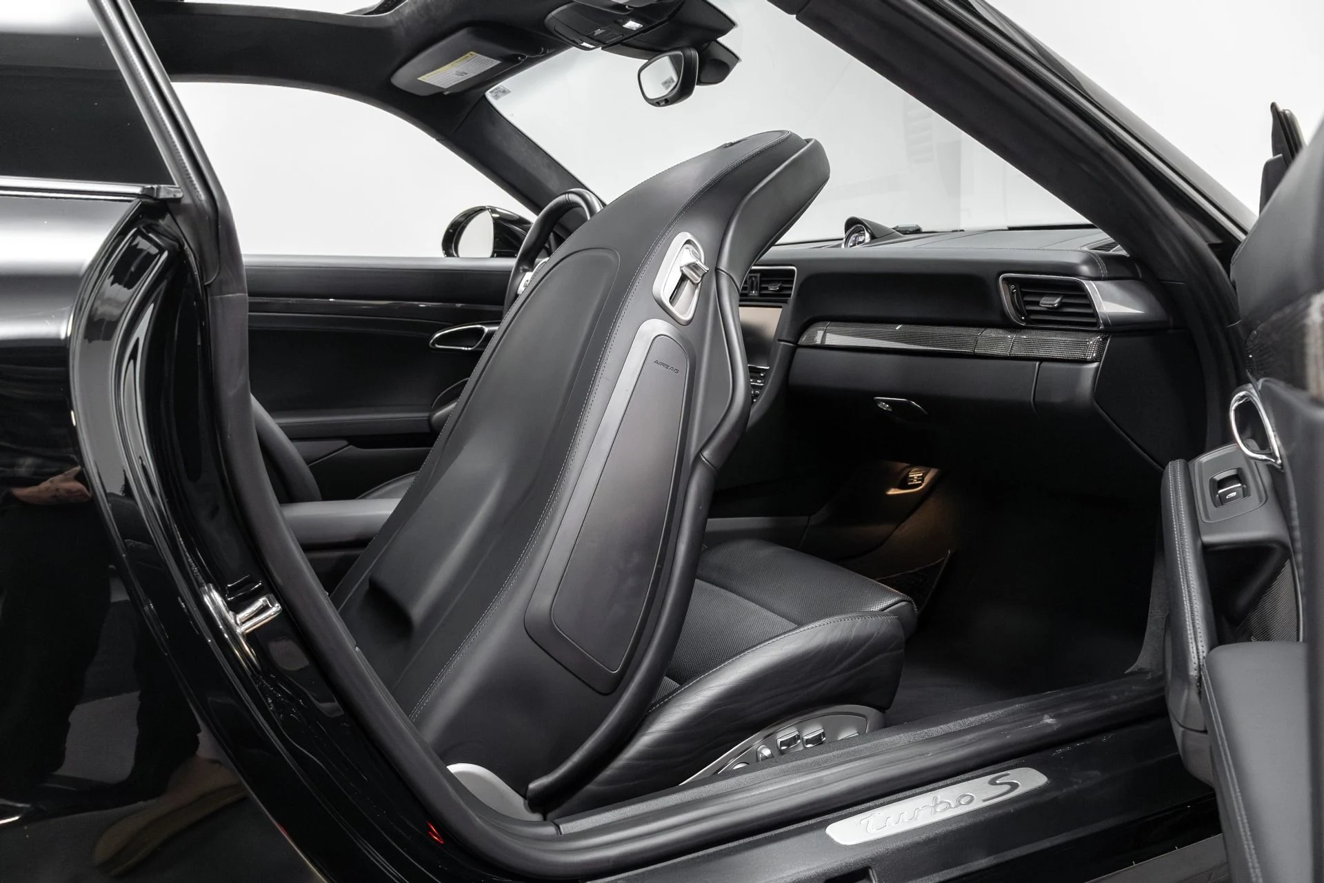 mph070_177725096_Used_2015_Porsche_911_Turbo_S_1761834686_96b8a8692a