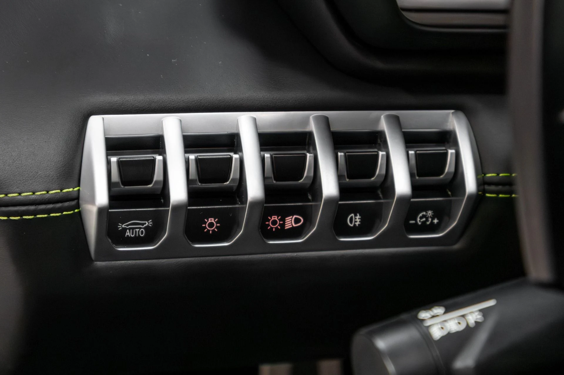 mph070_1895318894_Used_2015_Lamborghini_Aventador_1764723845_6f8f647c3e