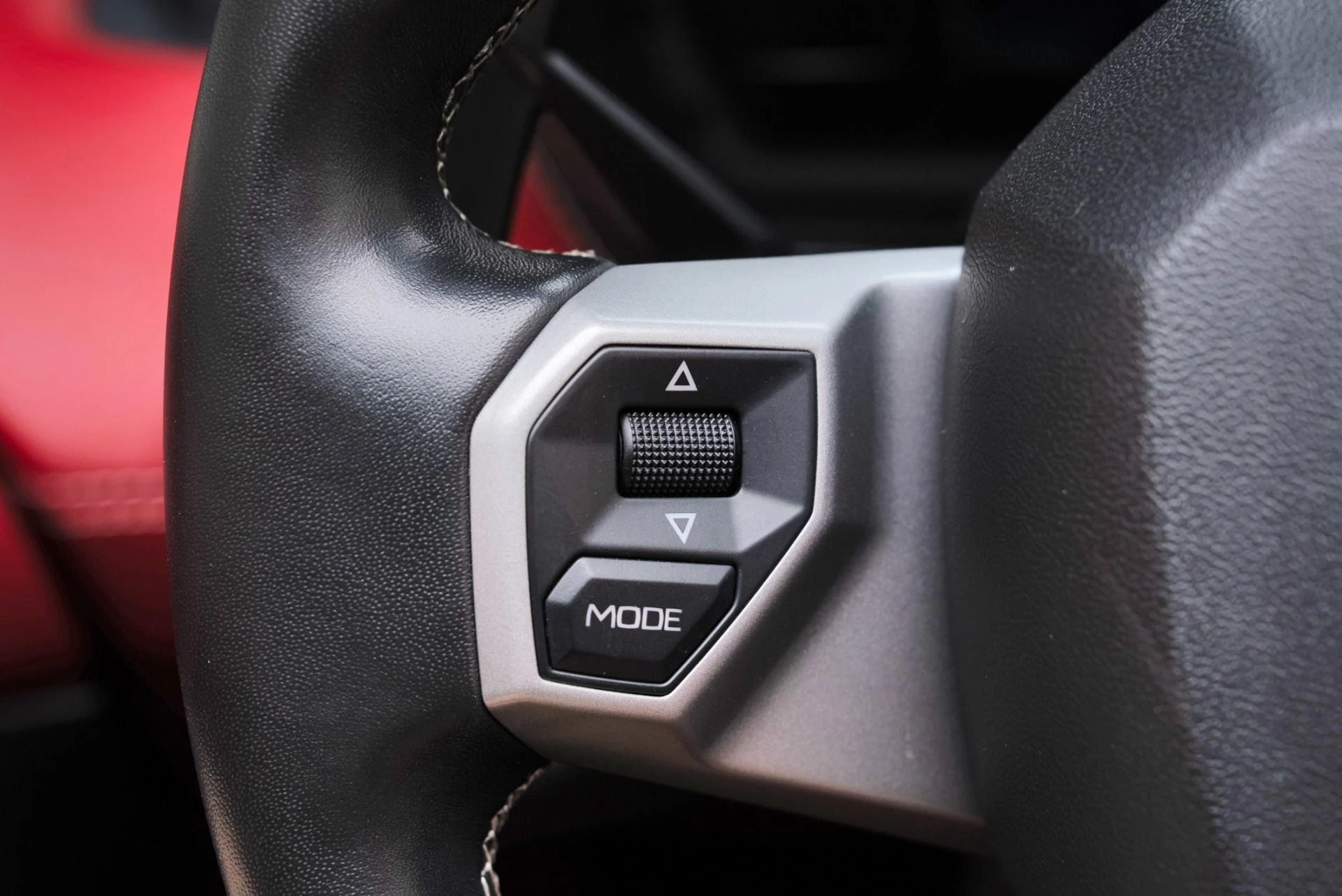 mph070_1934600779_Used_2018_Lamborghini_Aventador_Roadster_LP_740_4_S_1779296904_5729deecb0