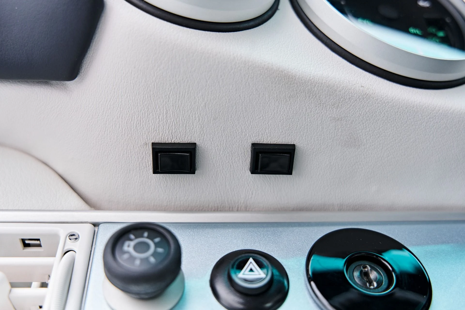mph070_1936088898_Used_1990_Porsche_911_1789729706_05a7559381