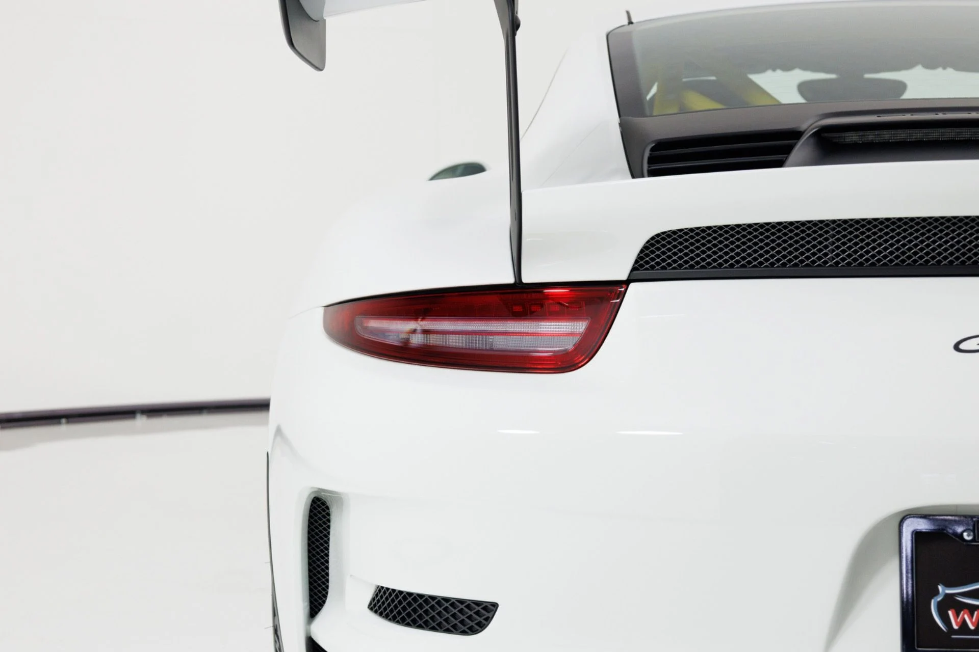 mph070_2014240911_Used_2016_Porsche_911_GT_3_RS_1775150696_4434746de6