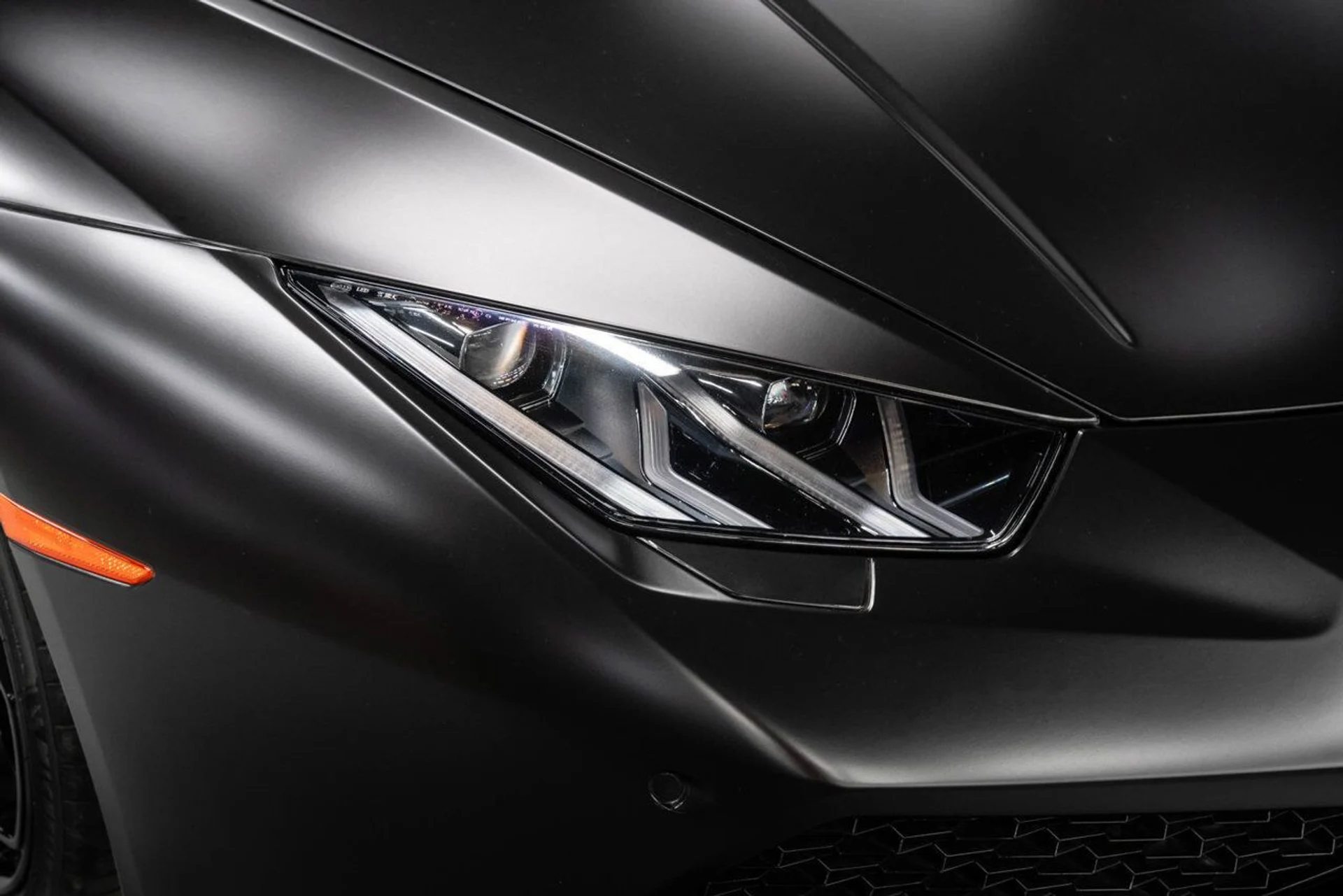 mph070_2036846065_lamborghini_huracan_2016_ec2efc799b