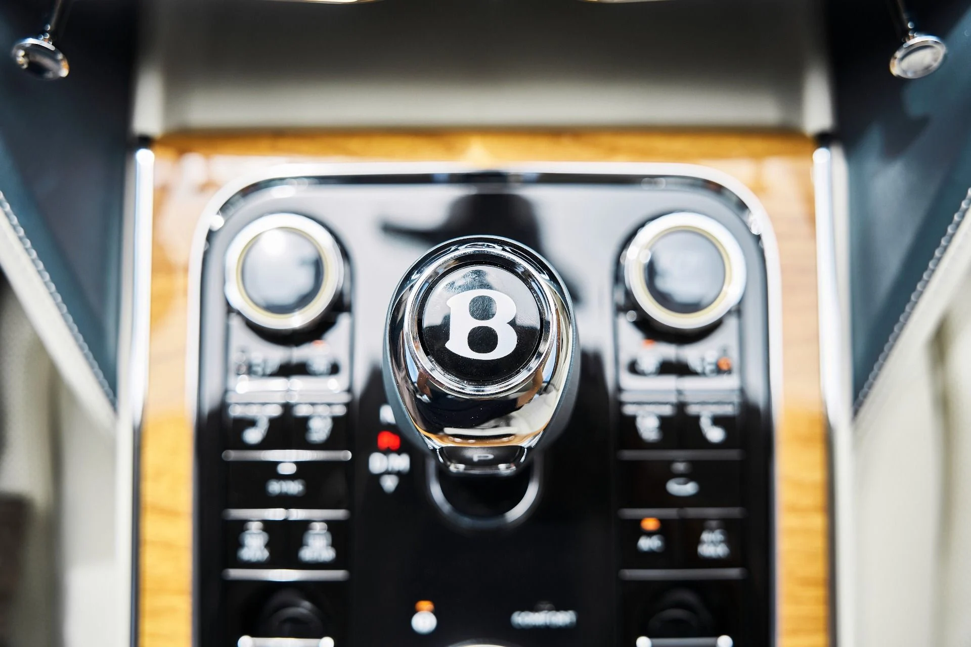 mph070_2037977548_Used_2021_Bentley_Flying_Spur_V8_1779867090_01f8db18f2