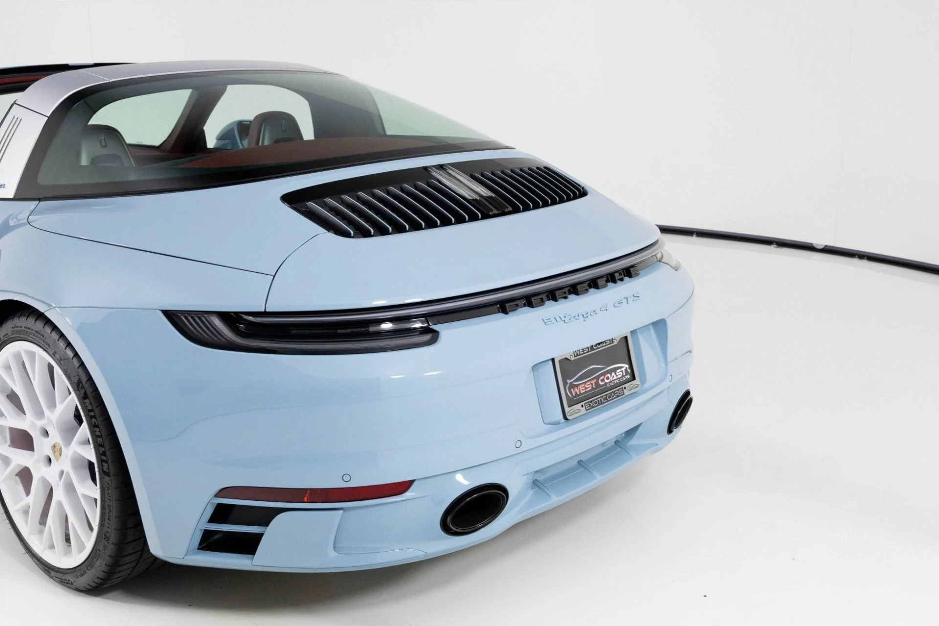 mph070_2076210848_Used_2023_Porsche_911_Targa_4_GTS_1762298468_686bc84156