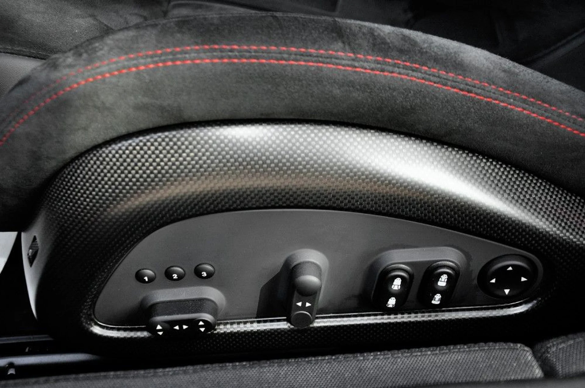 mph070_2090405691_13_p71_l_dc1f062851