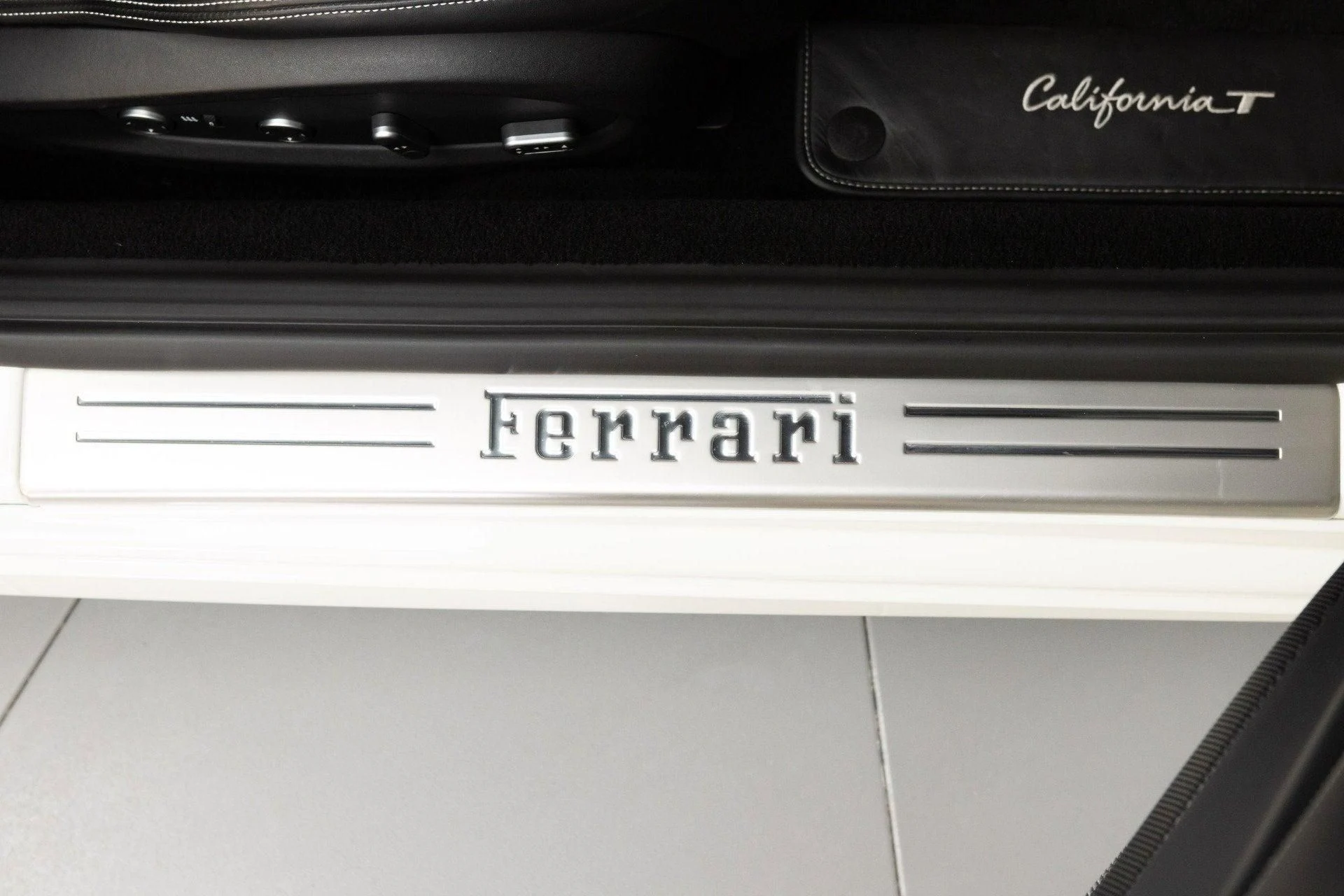 mph070_2165556519_Used_2016_Ferrari_California_T_1777368246_26a633fe72