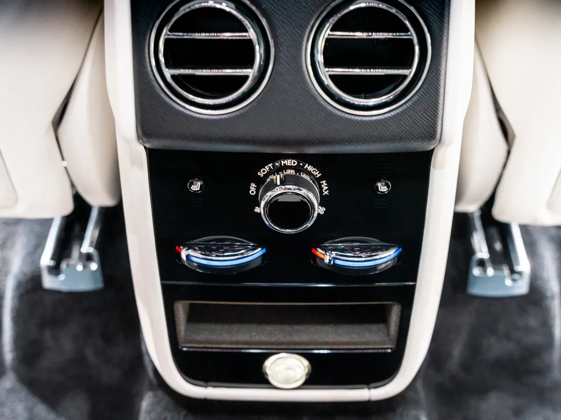 mph070_2186070985_cc6721c2_411a_44ea_94f1_37bff24fb70d_e94ab6a94f