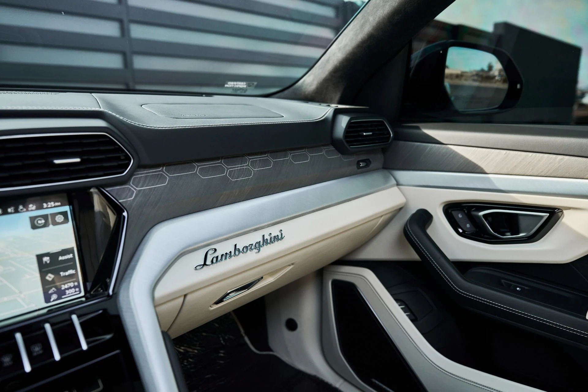 mph070_2223903809_Used_2021_Lamborghini_Urus_1771117282_0df35c8306