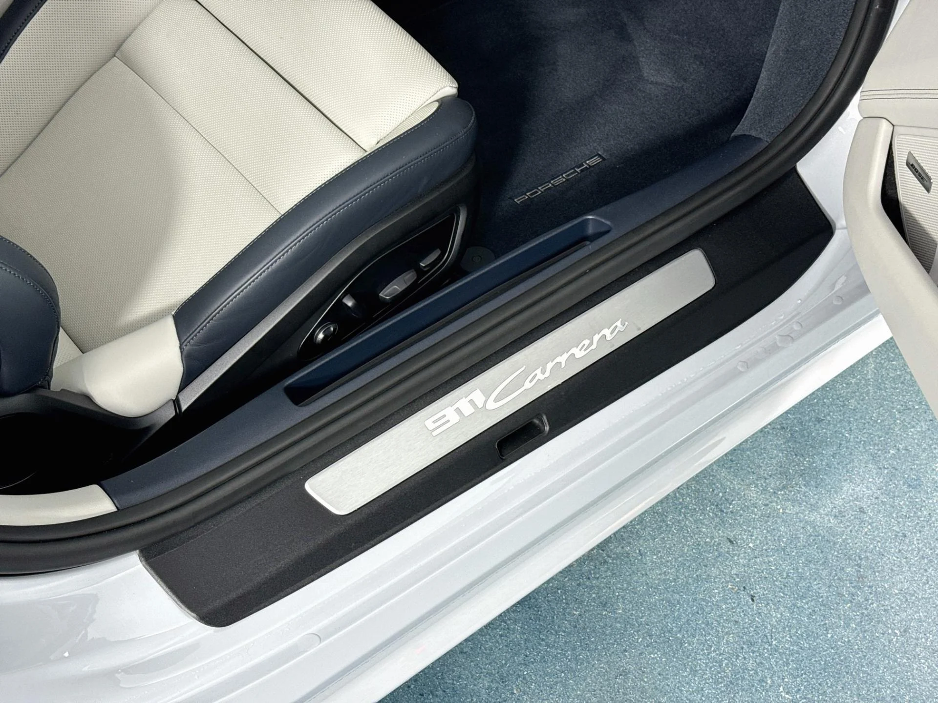 mph070_2234609290_Used_2025_Porsche_911_Carrera_1792182424_0f5011f4f4