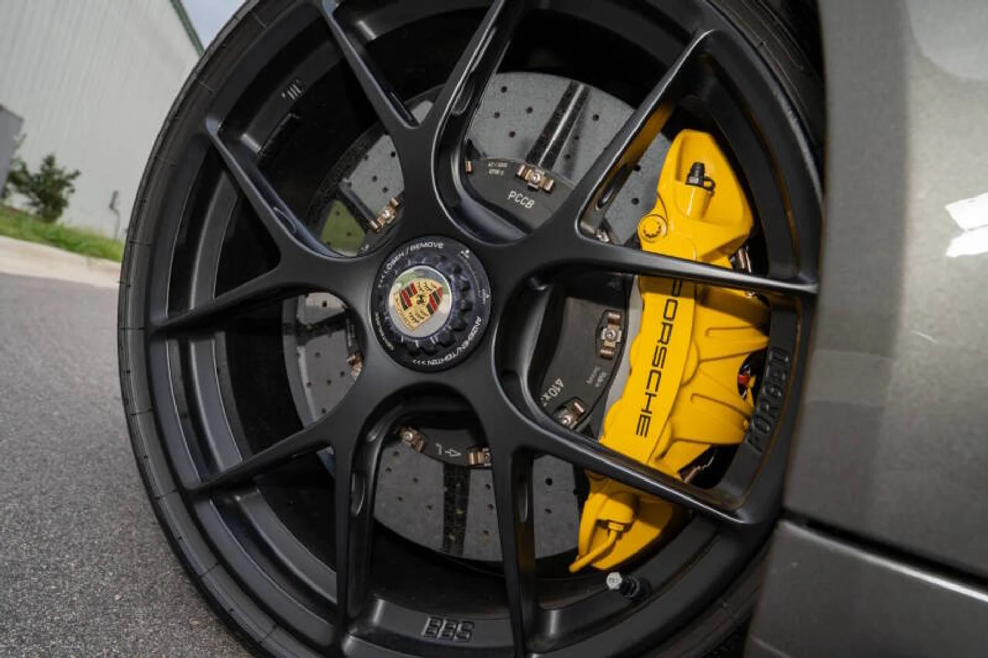 mph070_2280629998_2016_porsche_911_turbo_s_awd_2dr_coupe_302cabffbc