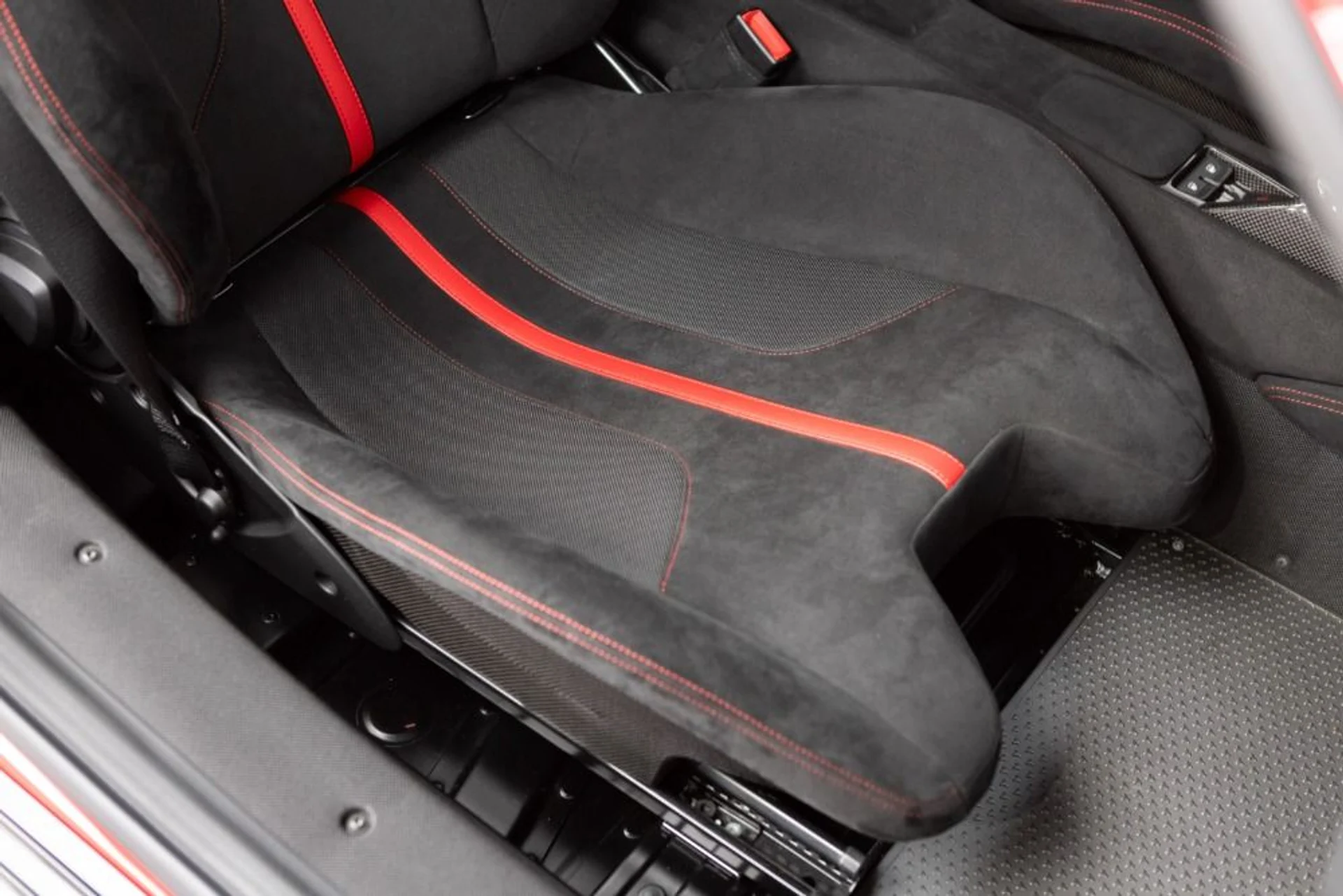 mph070_2297766883_Used_2020_Ferrari_488_Pista_c45c93abff