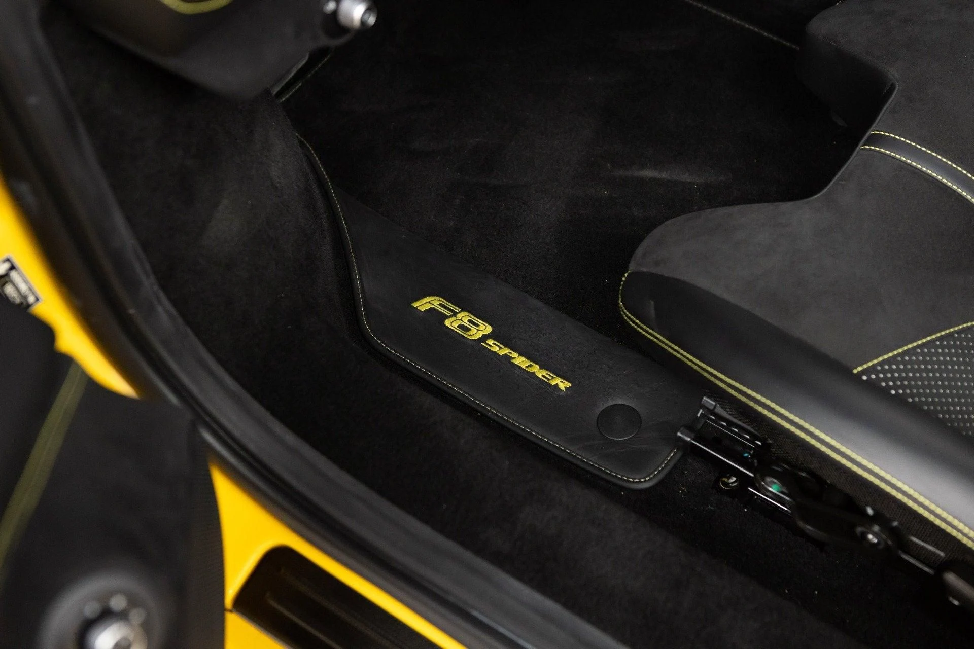 mph070_2340695850_Used_2021_Ferrari_F8_Spider_1778334429_37bc58225e