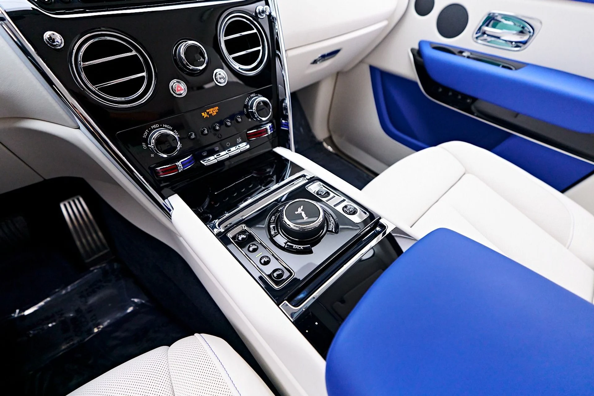 mph070_2347351968_Used_2023_Rolls_Royce_Cullinan_Base_1745954360_d9010b56db