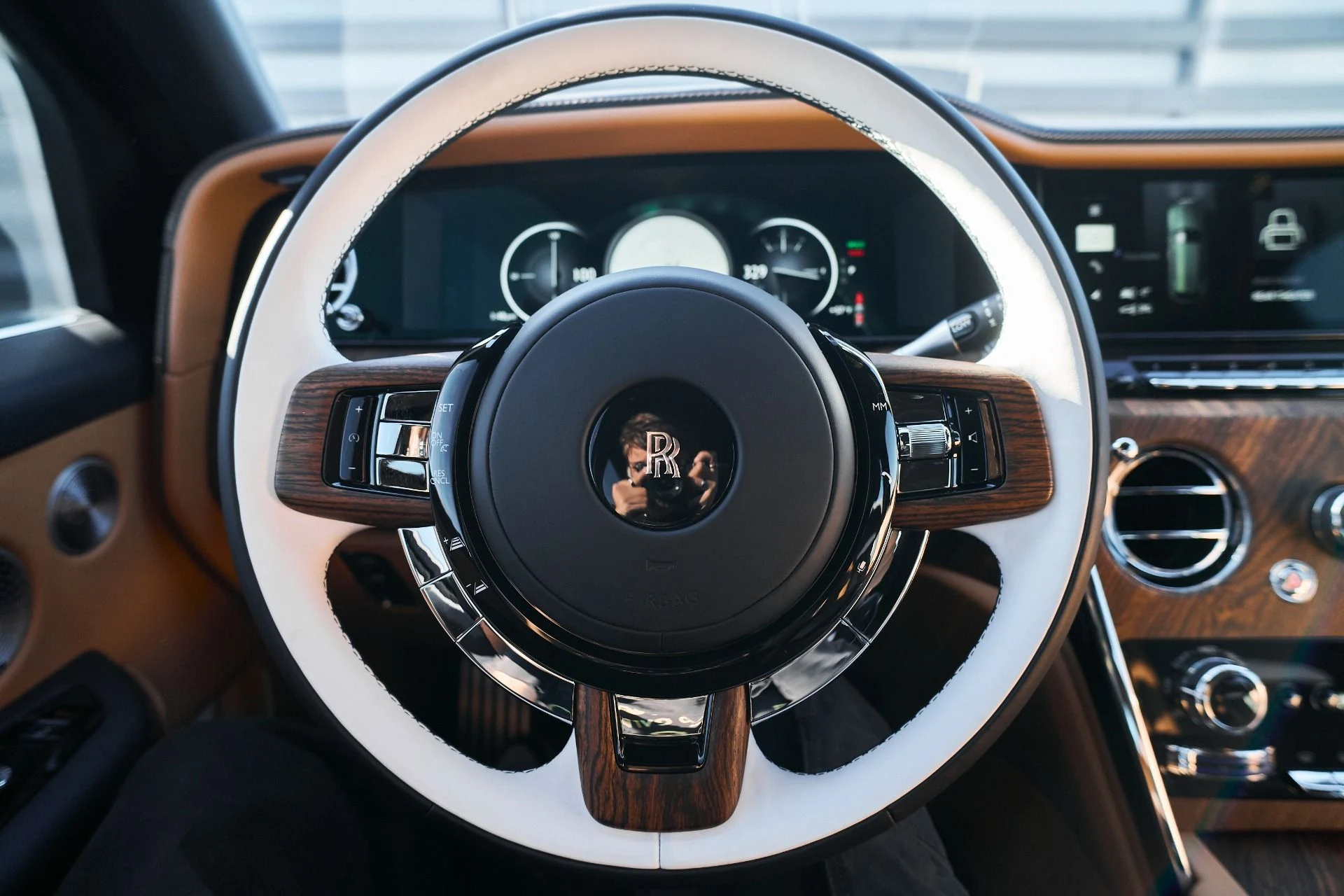 mph070_2383527432_Used_2025_Rolls_Royce_Cullinan_Base_1766020495_c2c6981863