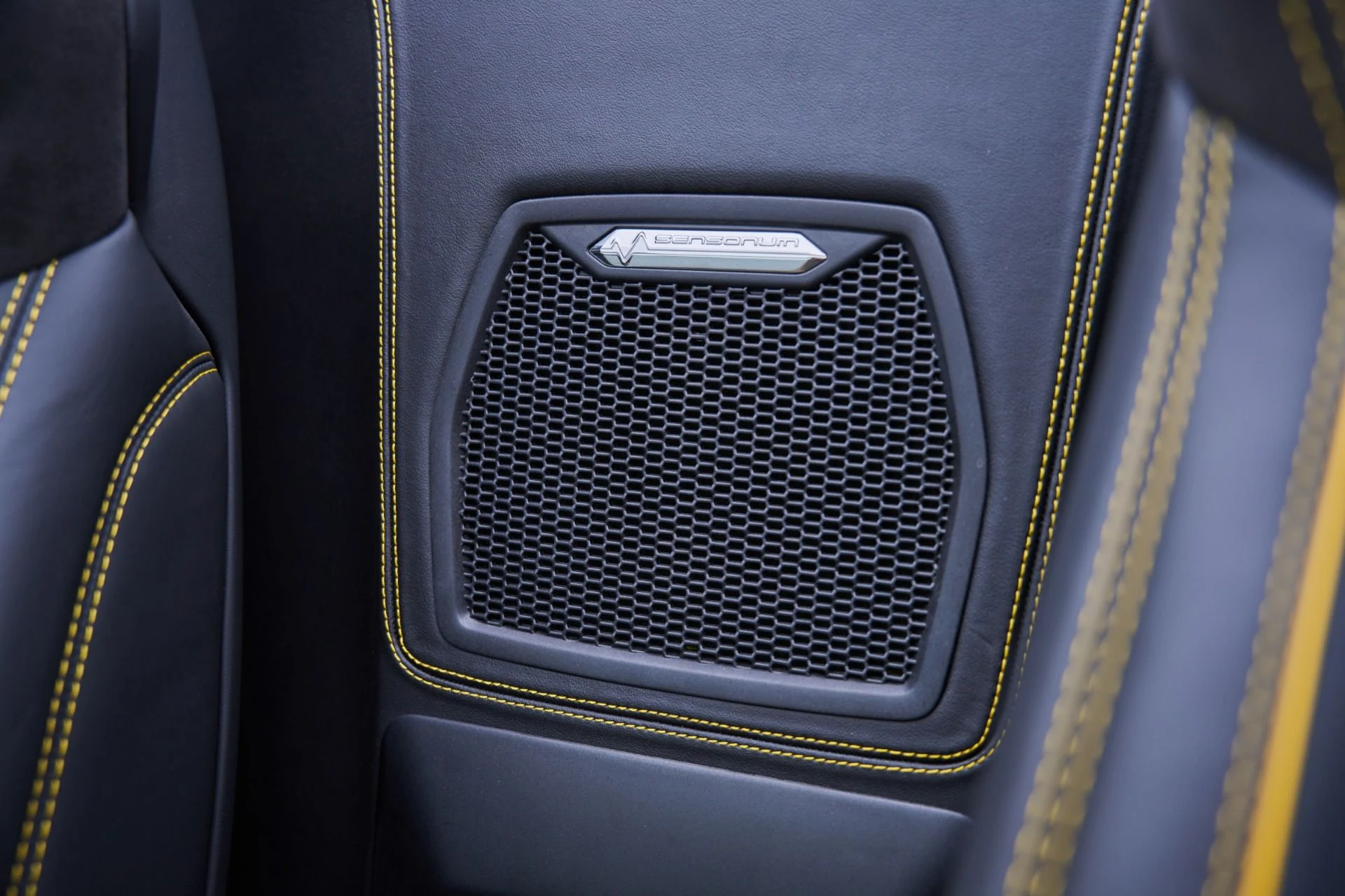 mph070_2384801174_Used_2024_Lamborghini_Huracan_1793135631_3c3eb1a785