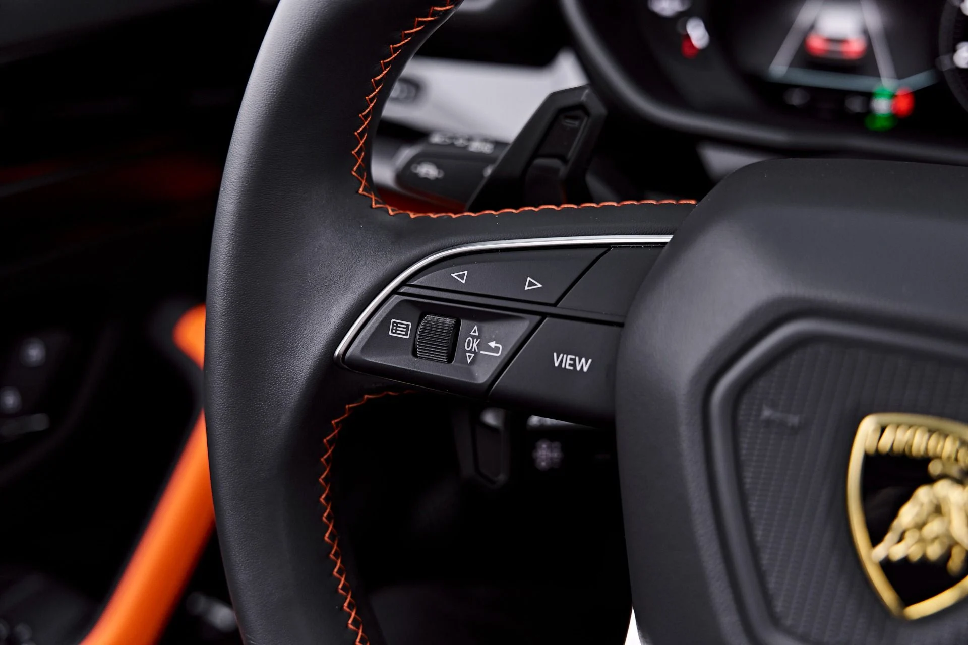 mph070_2443878933_Used_2025_Lamborghini_Urus_SE_1788282776_e0485ccdd5