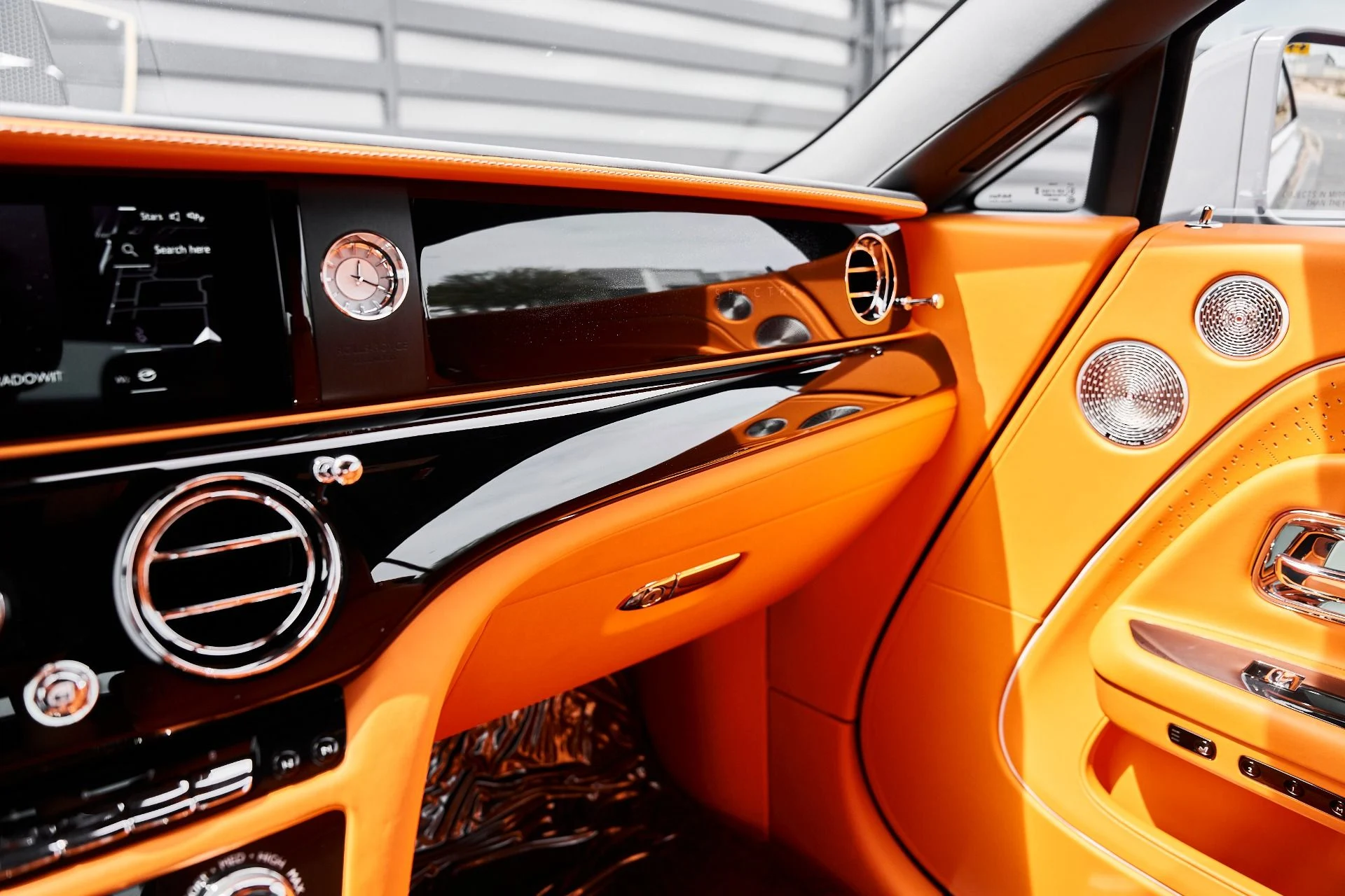 mph070_2477846710_Used_2025_Rolls_Royce_Spectre_Base_1775928300_4b31069a5e