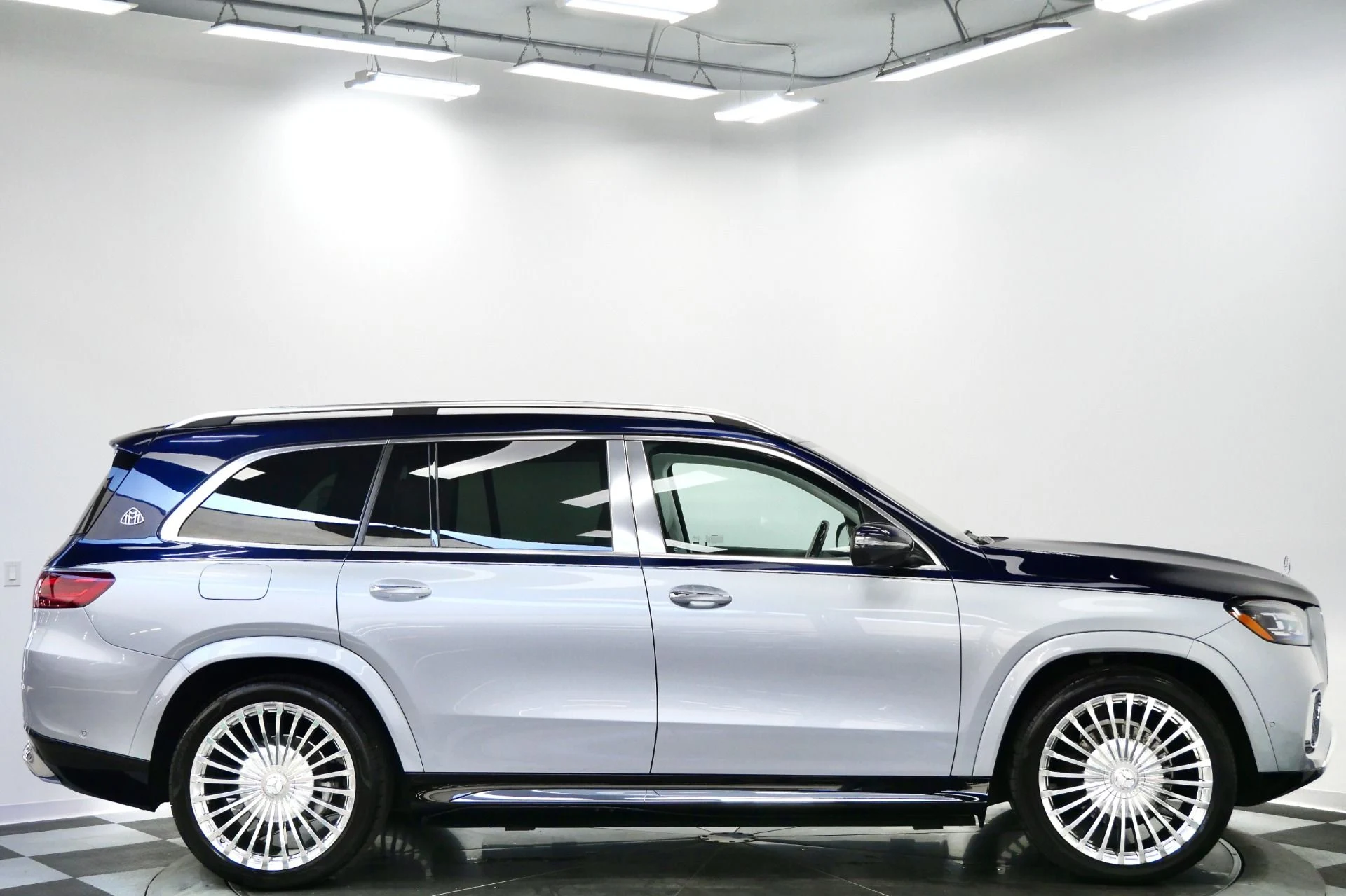 mph070_2554757952_Used_2024_Mercedes_Benz_Maybach_GLS_600_4_MATIC_Factory_Two_Tone_paint_Polished_Wheels_Loaded_1774374618_defbb34e6f