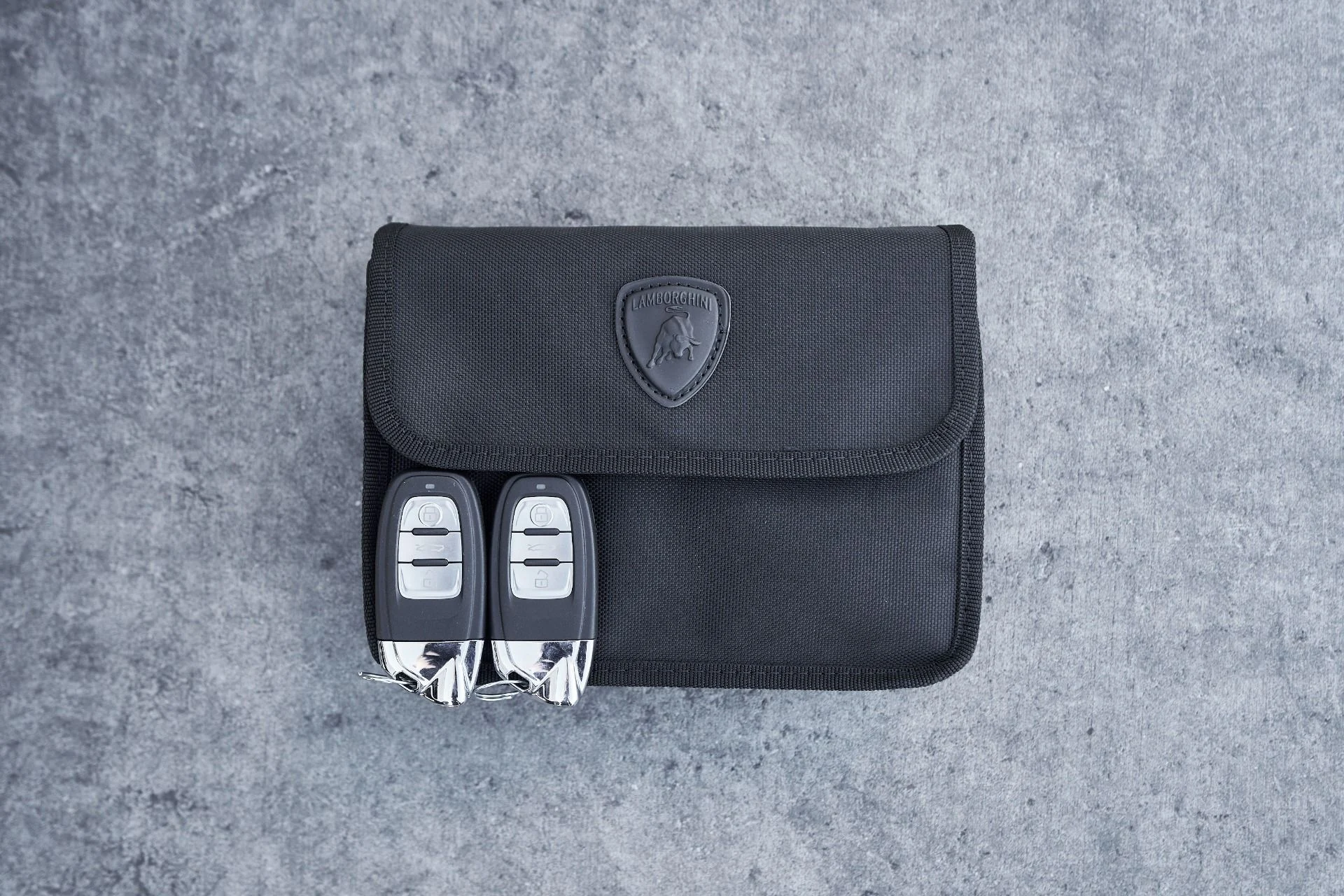 mph070_2565090653_Used_2022_Lamborghini_Huracan_EVO_Base_1761947459_e9a9fd63a7