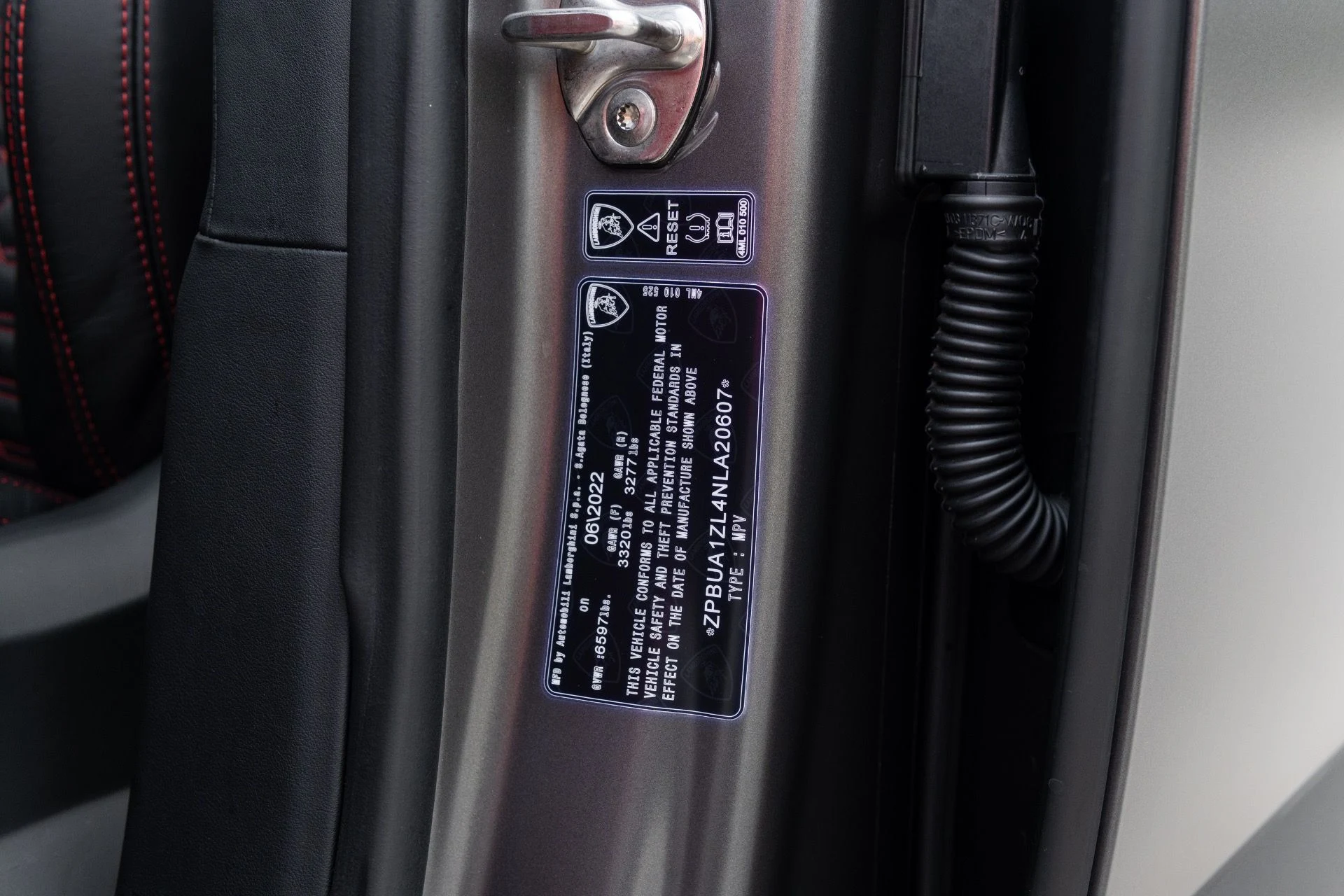 mph070_2580415453_Used_2022_Lamborghini_Urus_1773951394_2f729920ed