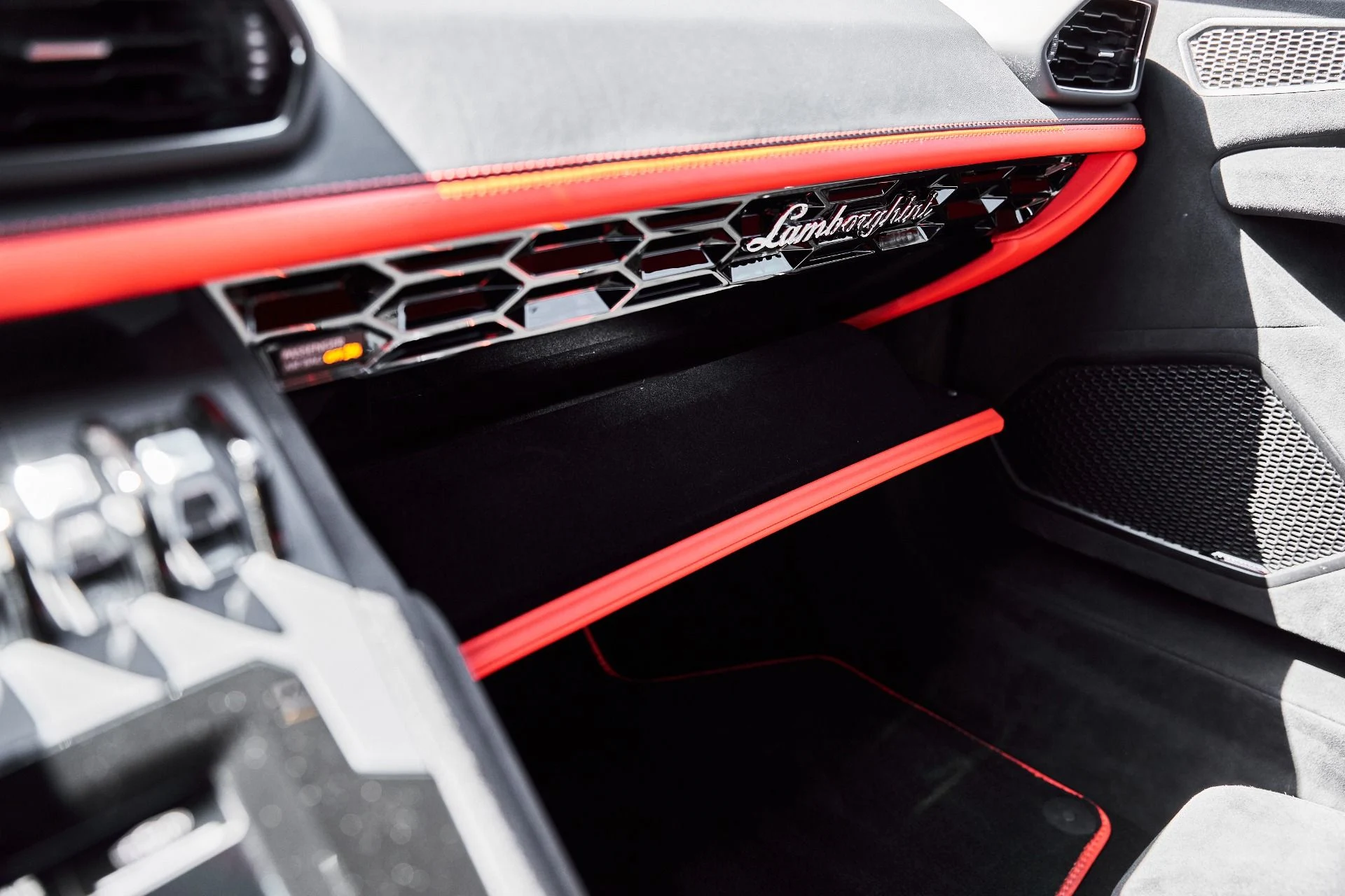 mph070_2640526918_Used_2023_Lamborghini_Huracan_Tecnica_Base_1776477183_c864c06d9e