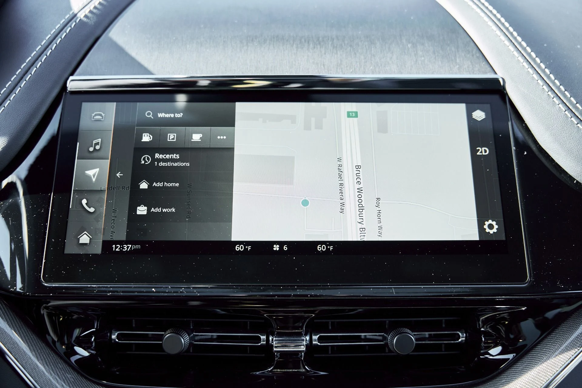 mph070_267261121_Used_2025_Aston_Martin_DBX_707_1767063276_bb0a8f57f9