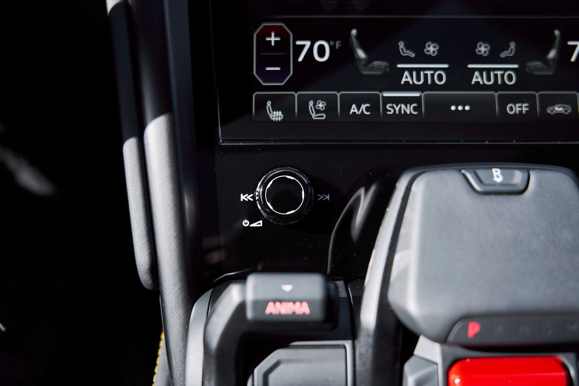 mph070_2691940756_Used_2024_Lamborghini_Urus_S_1770085947_18a31f8878