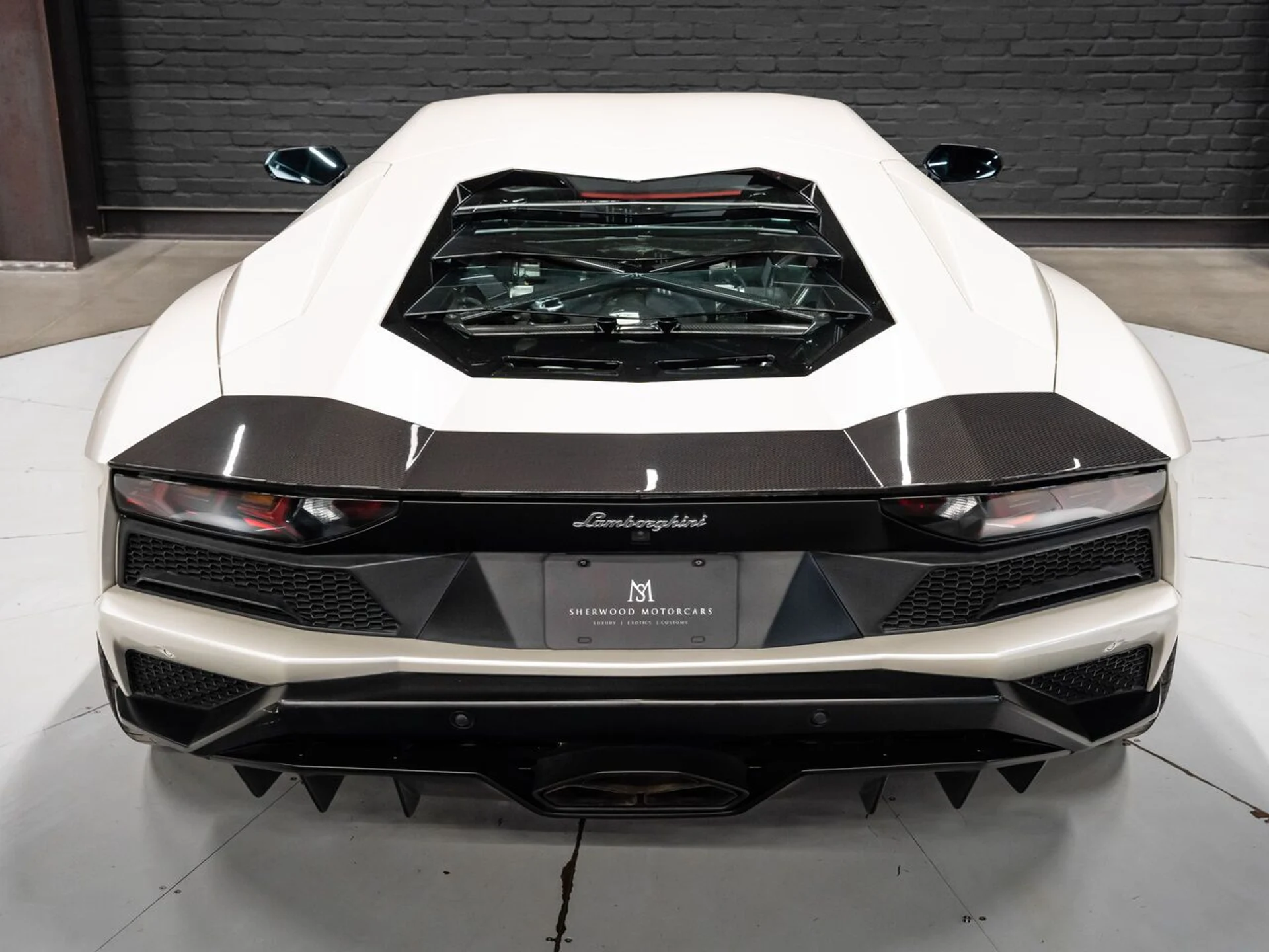 mph070_2855128948_lamborghini_aventador_2017_2a607cbc75
