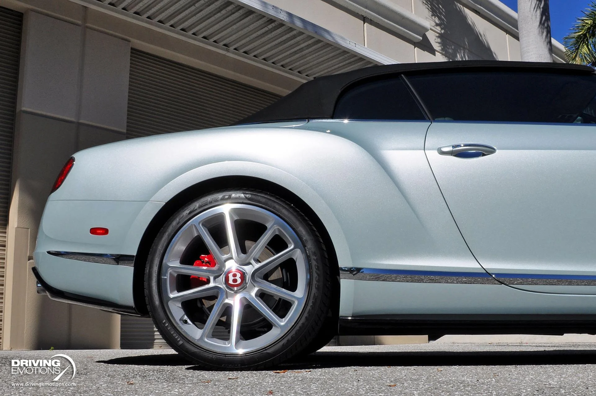 mph070_2860757112_886_p71_l_f552c779c2