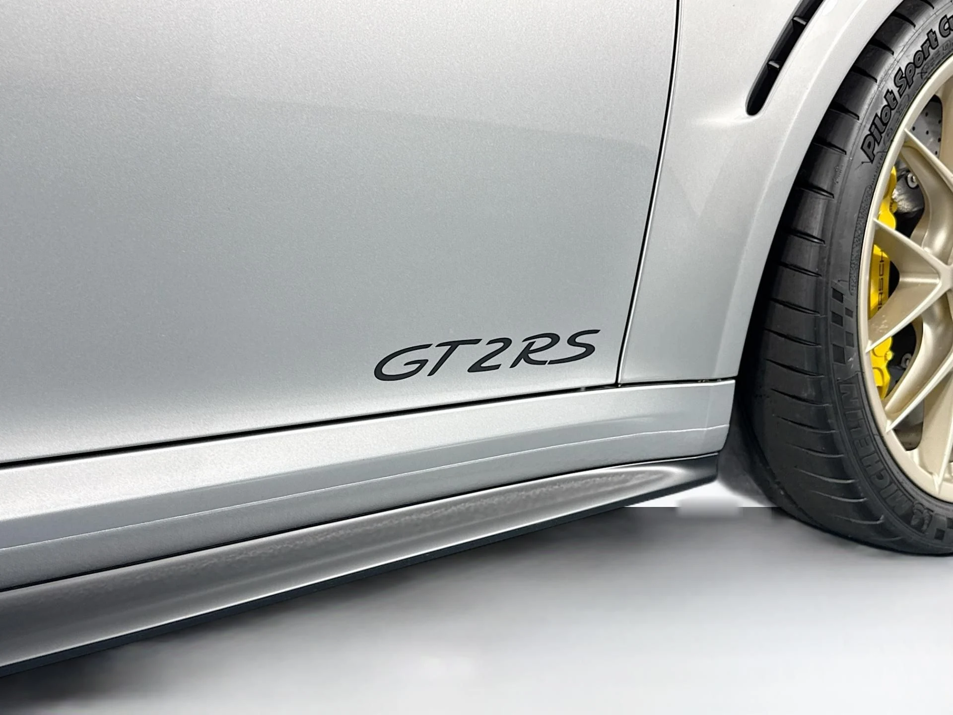 mph070_287568800_Used_2018_Porsche_911_GT_2_RS_1784763013_61ce2a71d5