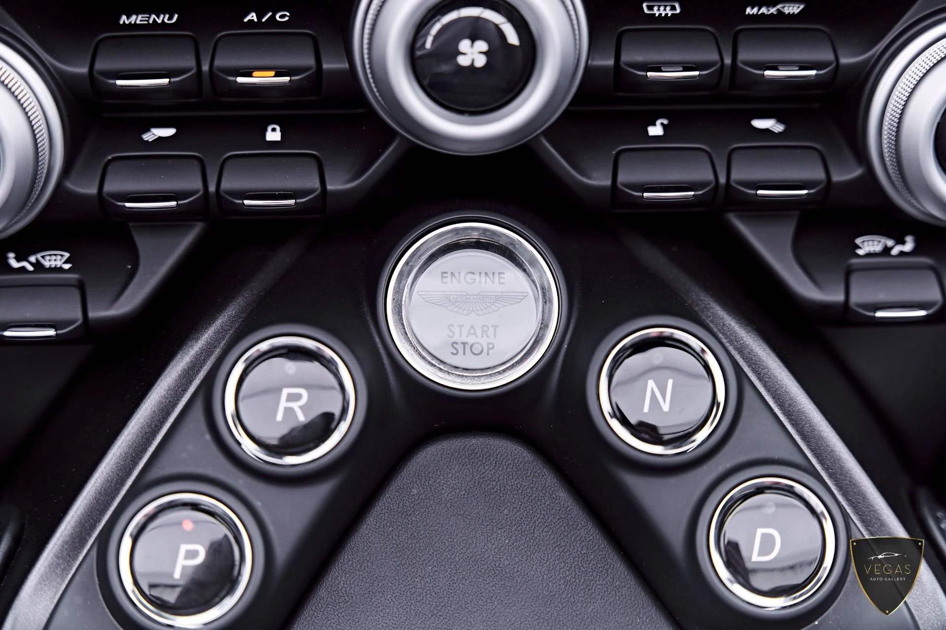 mph070_290283583_Used_2023_Aston_Martin_Vantage_1783622519_b7bf8cb00e