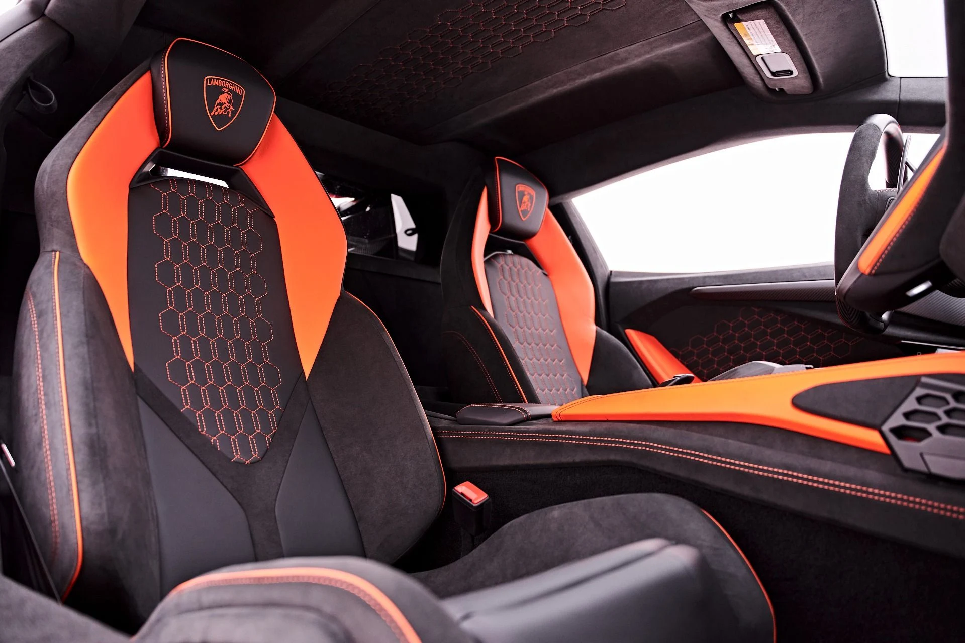 mph070_2960627428_Used_2024_Lamborghini_Revuelto_Base_1786151004_6fa69c35d6