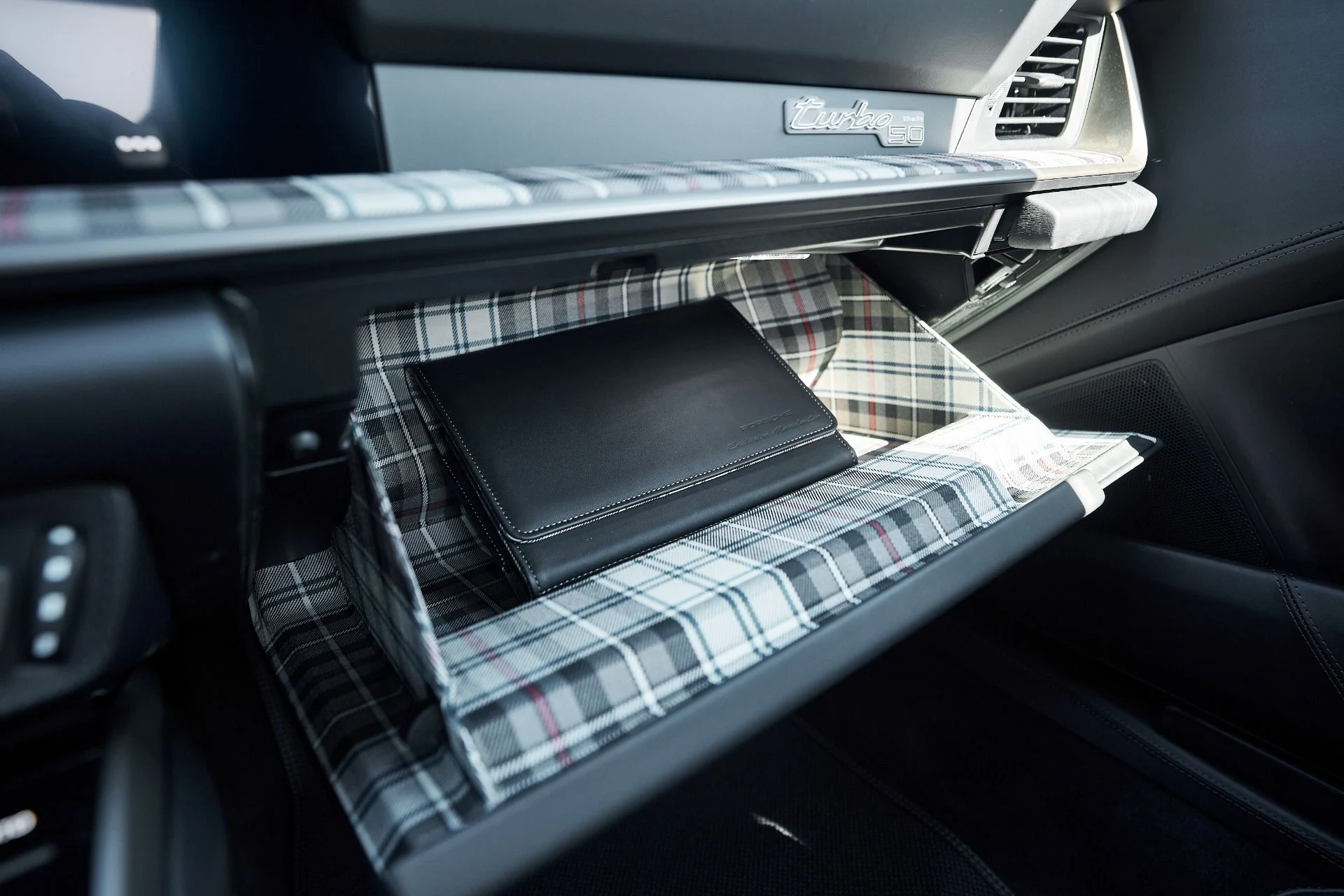 mph070_3009116189_Used_2025_Porsche_911_Turbo_S_1763075493_e2a574aef4