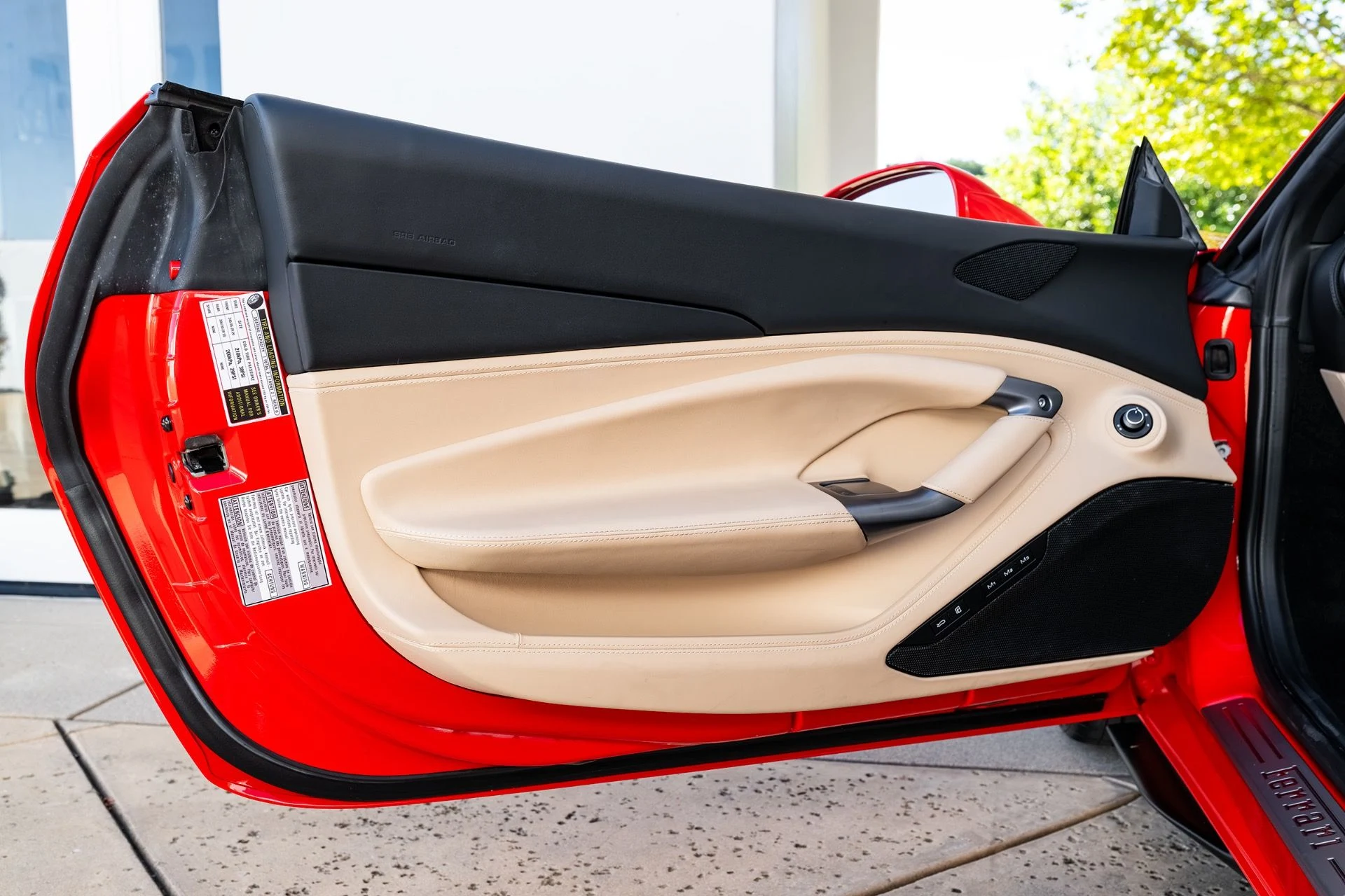 mph070_3043344920_Used_2022_Ferrari_F8_Spider_1791573854_fcf619d816