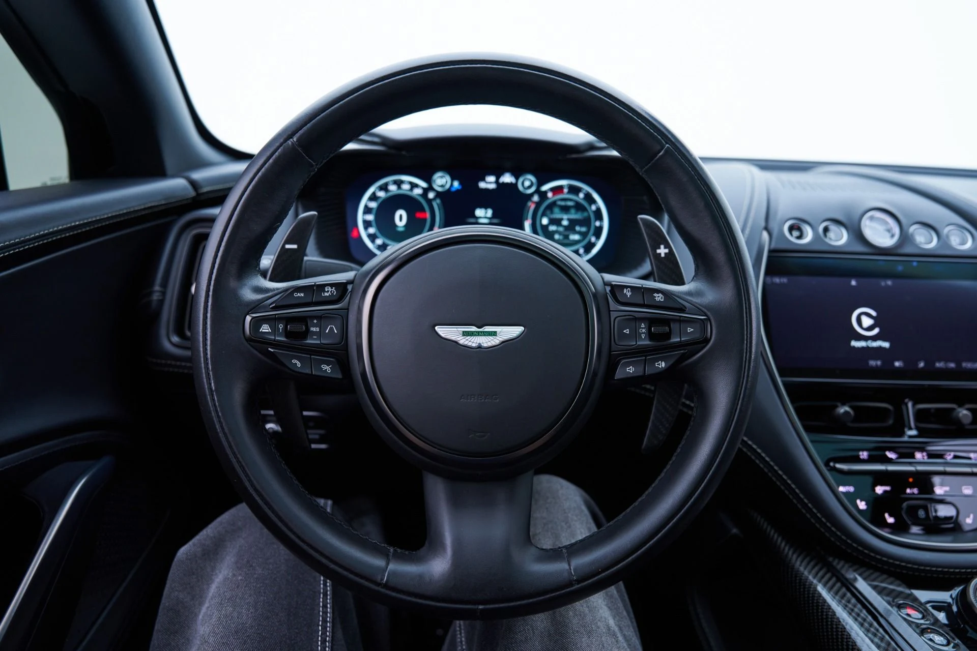 mph070_3072336944_Used_2024_Aston_Martin_DBX_707_1793218303_b7d7306340