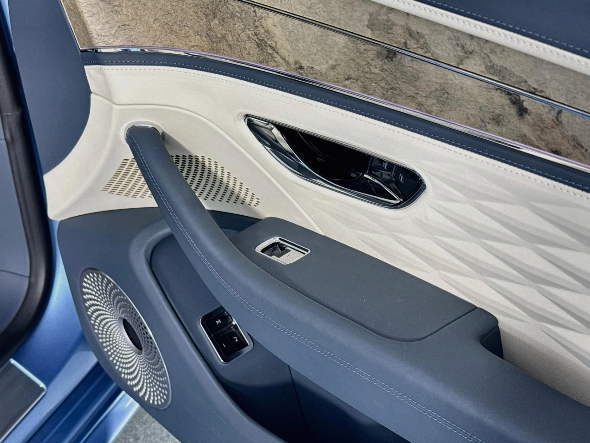 mph070_3129251248_Used_2022_Bentley_Flying_Spur_V8_1787092942_99594e4048