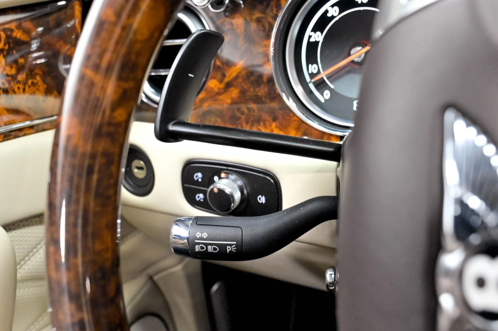 mph070_3147347941_Used_2015_Bentley_Flying_Spur_W12_1784214578_597f645311