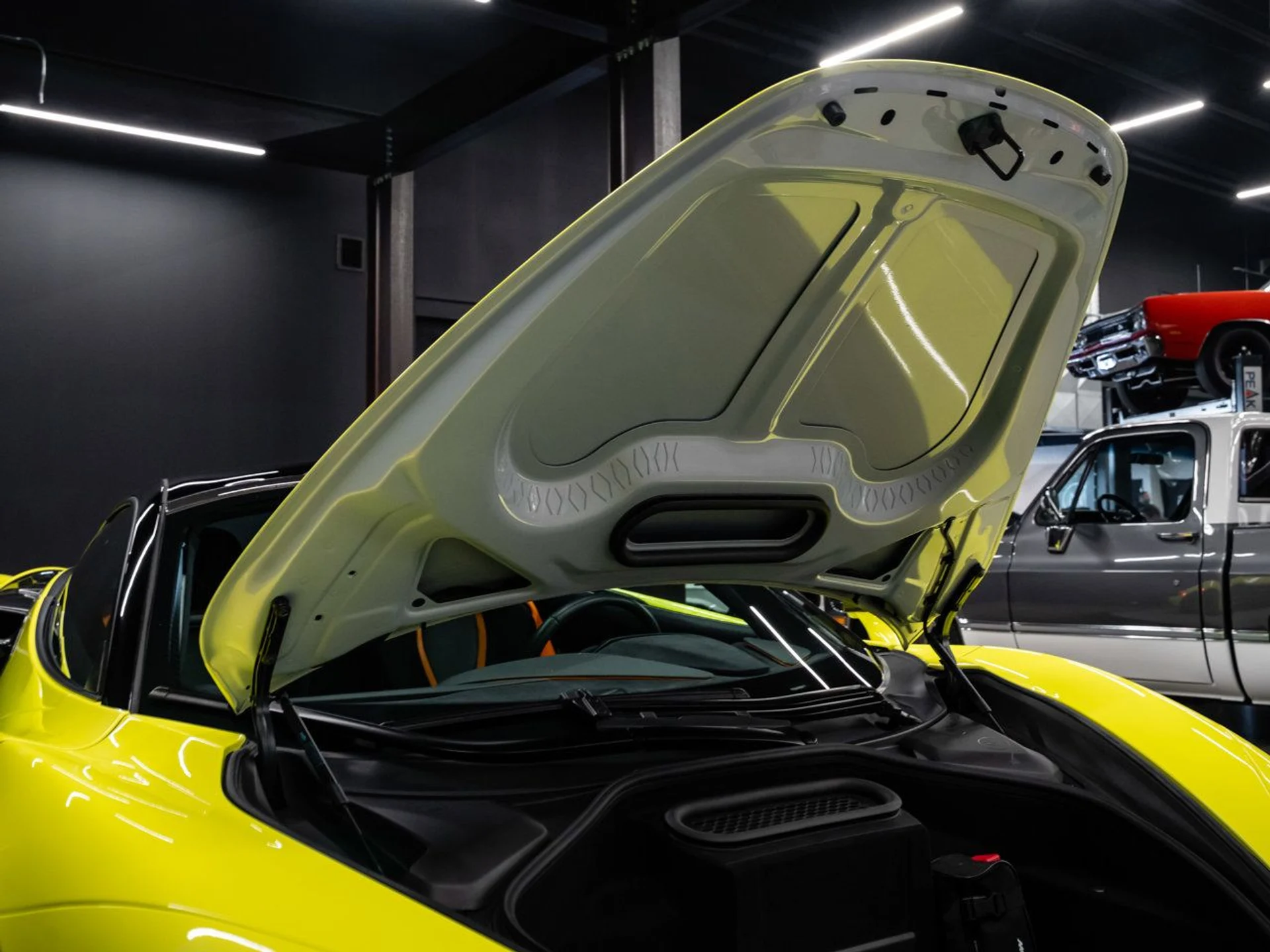 mph070_3148608384_mclaren_720s_2018_63045a6d76