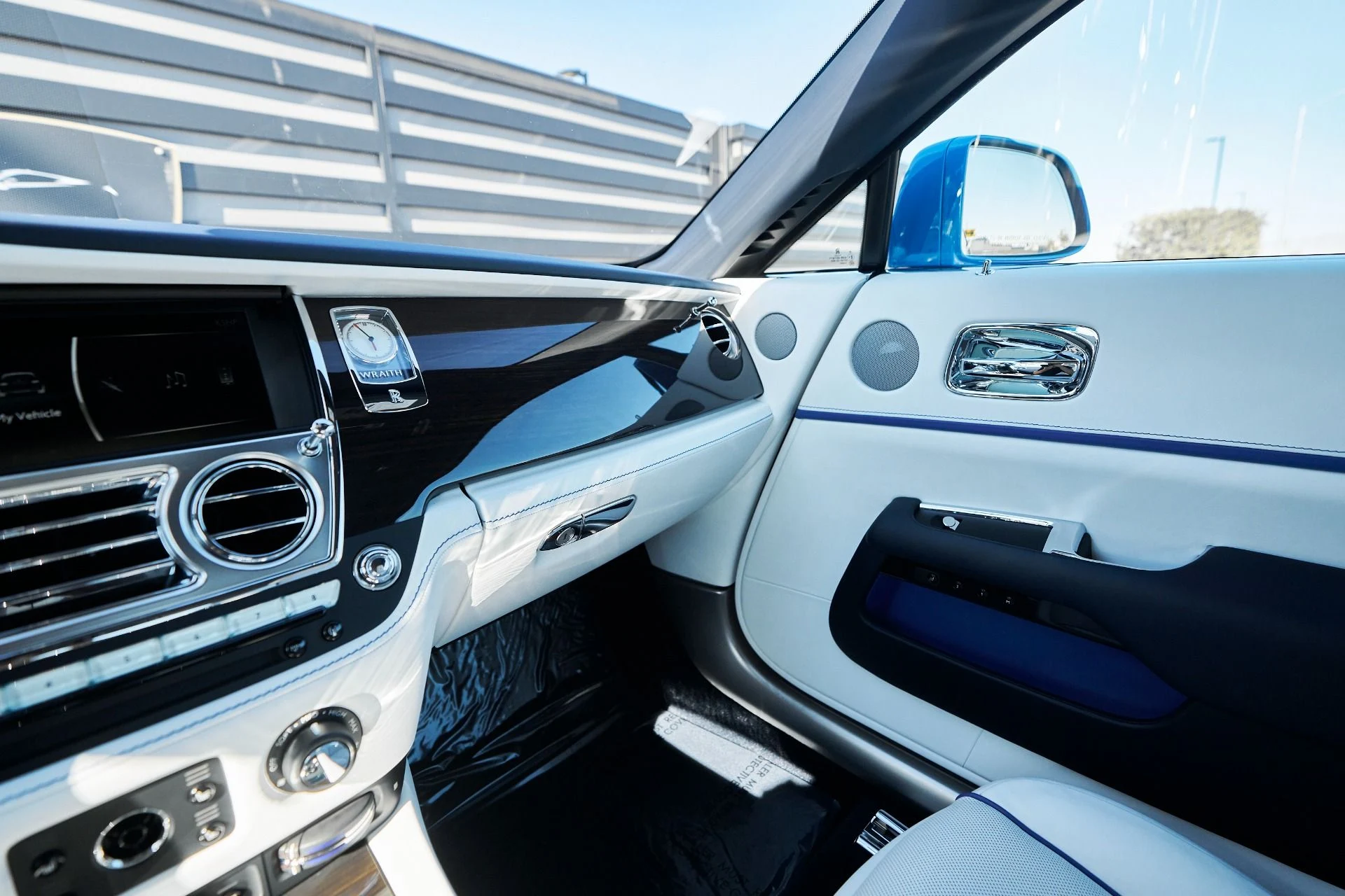 mph070_3232573576_Used_2020_Rolls_Royce_Wraith_Base_1762567840_7978e15310